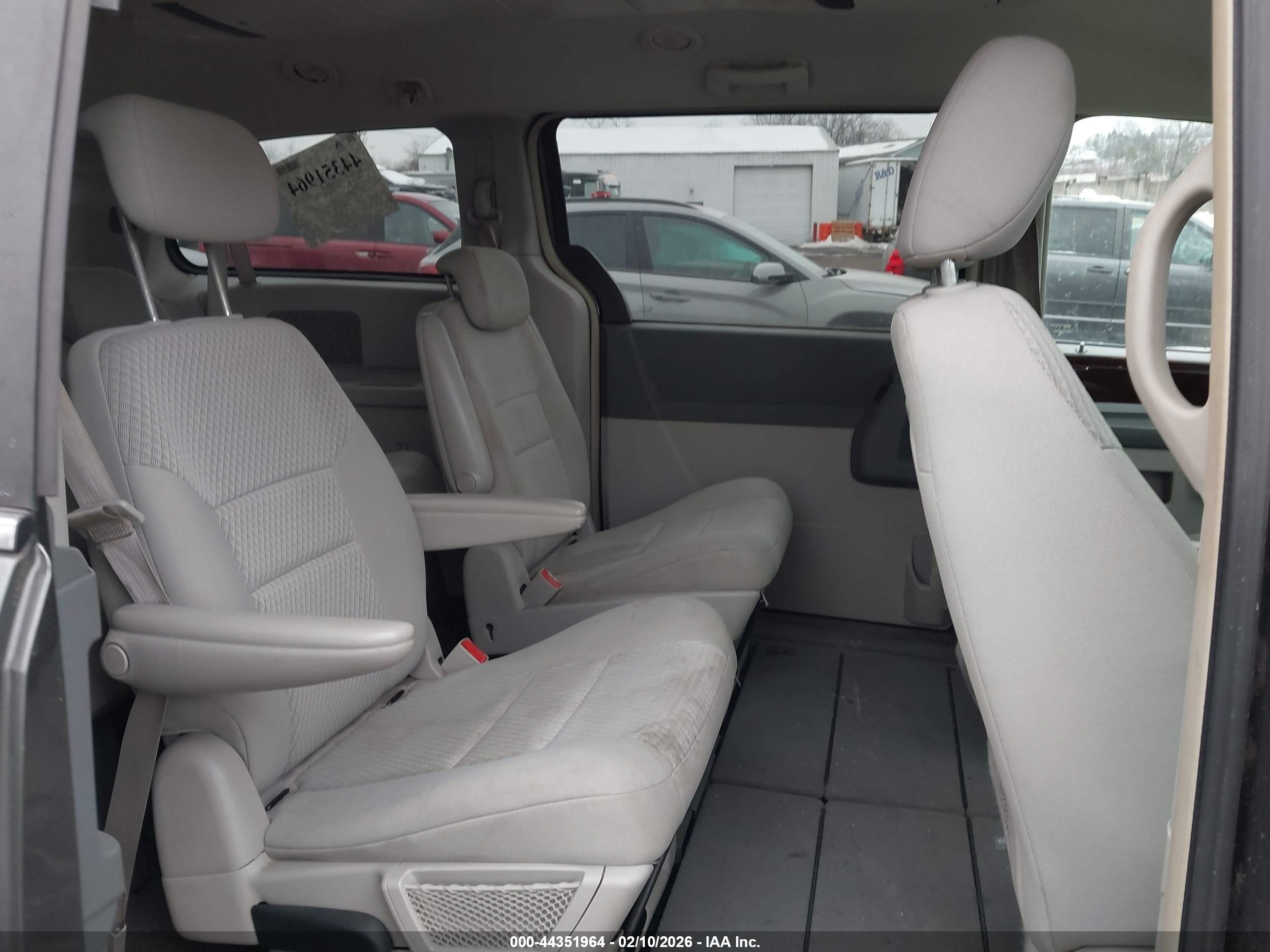 CHRYSLER TOWN image 8