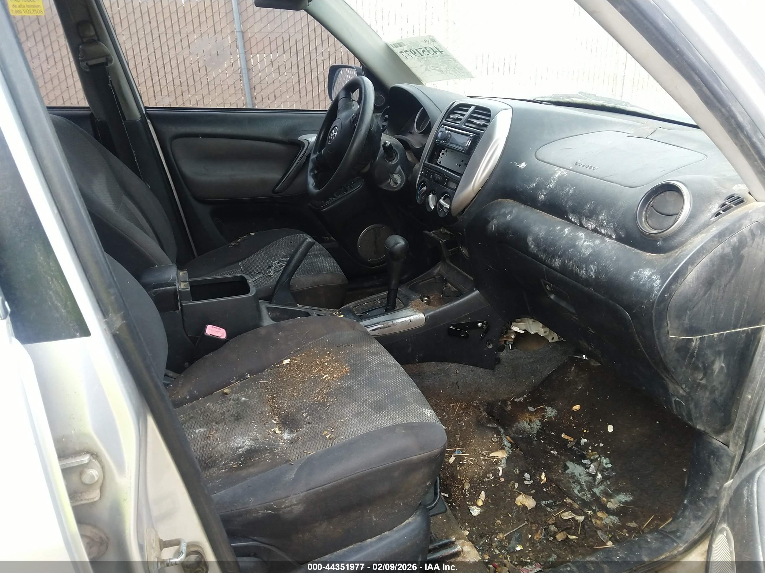 TOYOTA RAV4 image 5