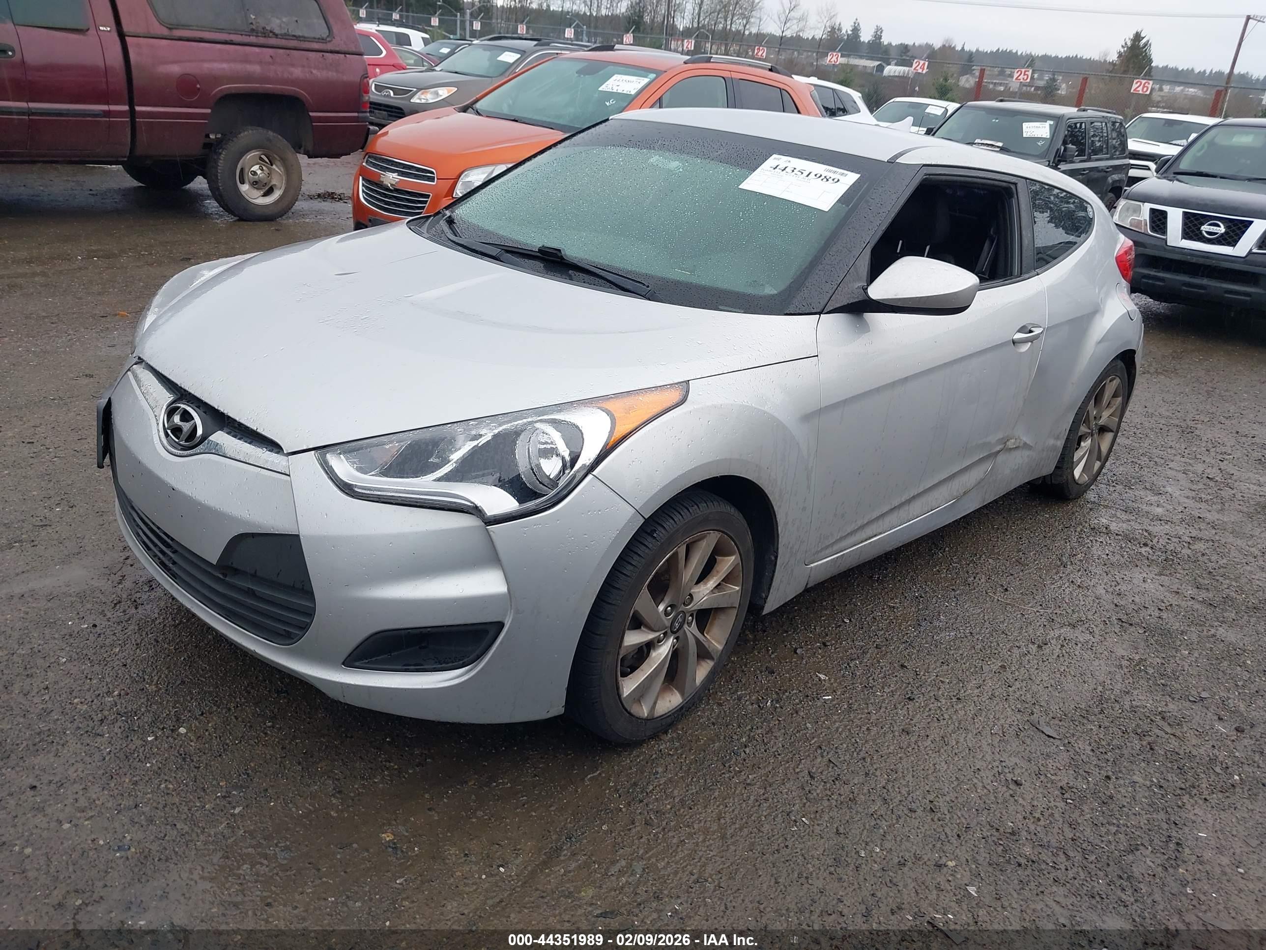 HYUNDAI VELOSTER image 2