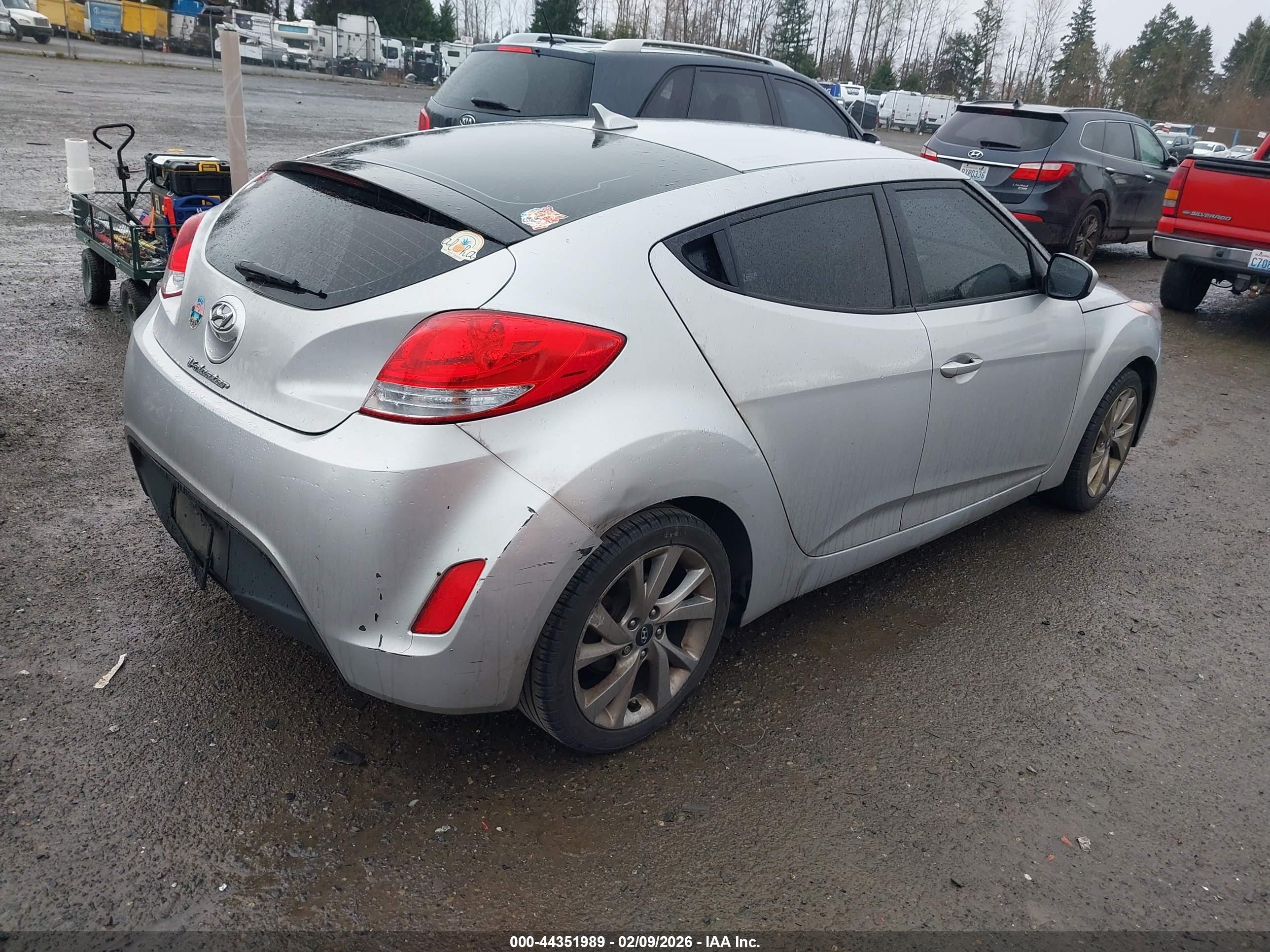 HYUNDAI VELOSTER image 4