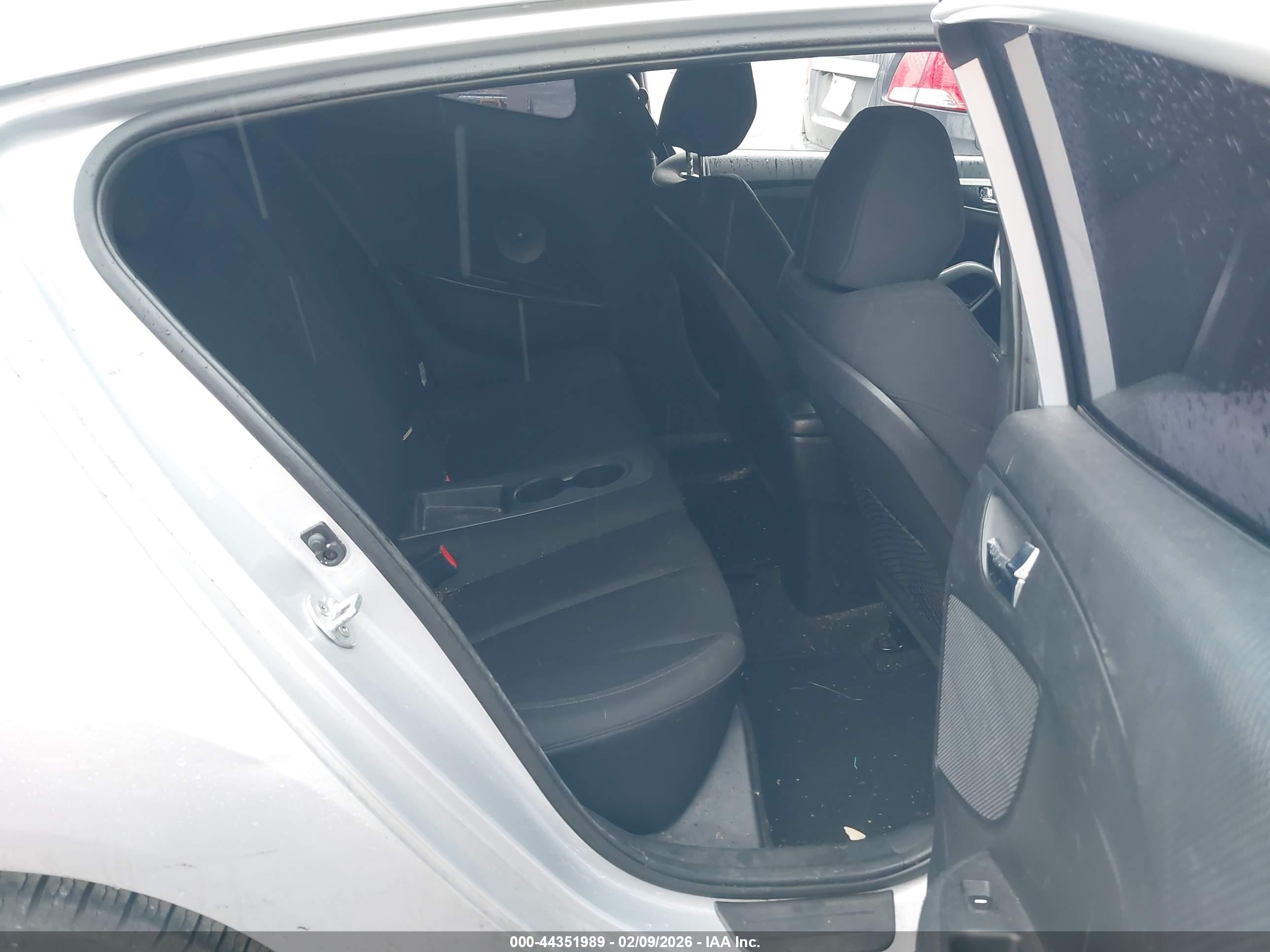 HYUNDAI VELOSTER image 8