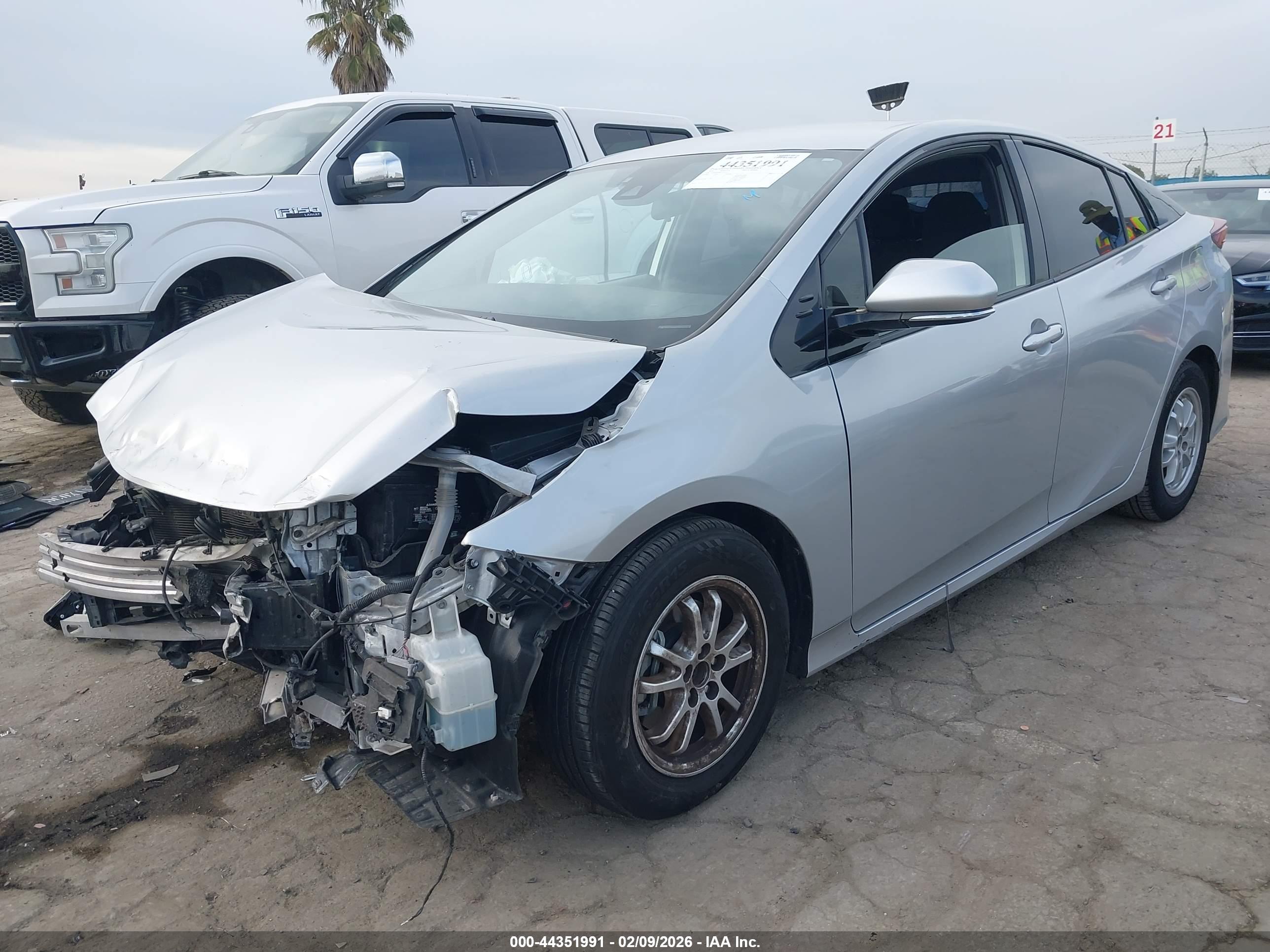 TOYOTA PRIUS image 2