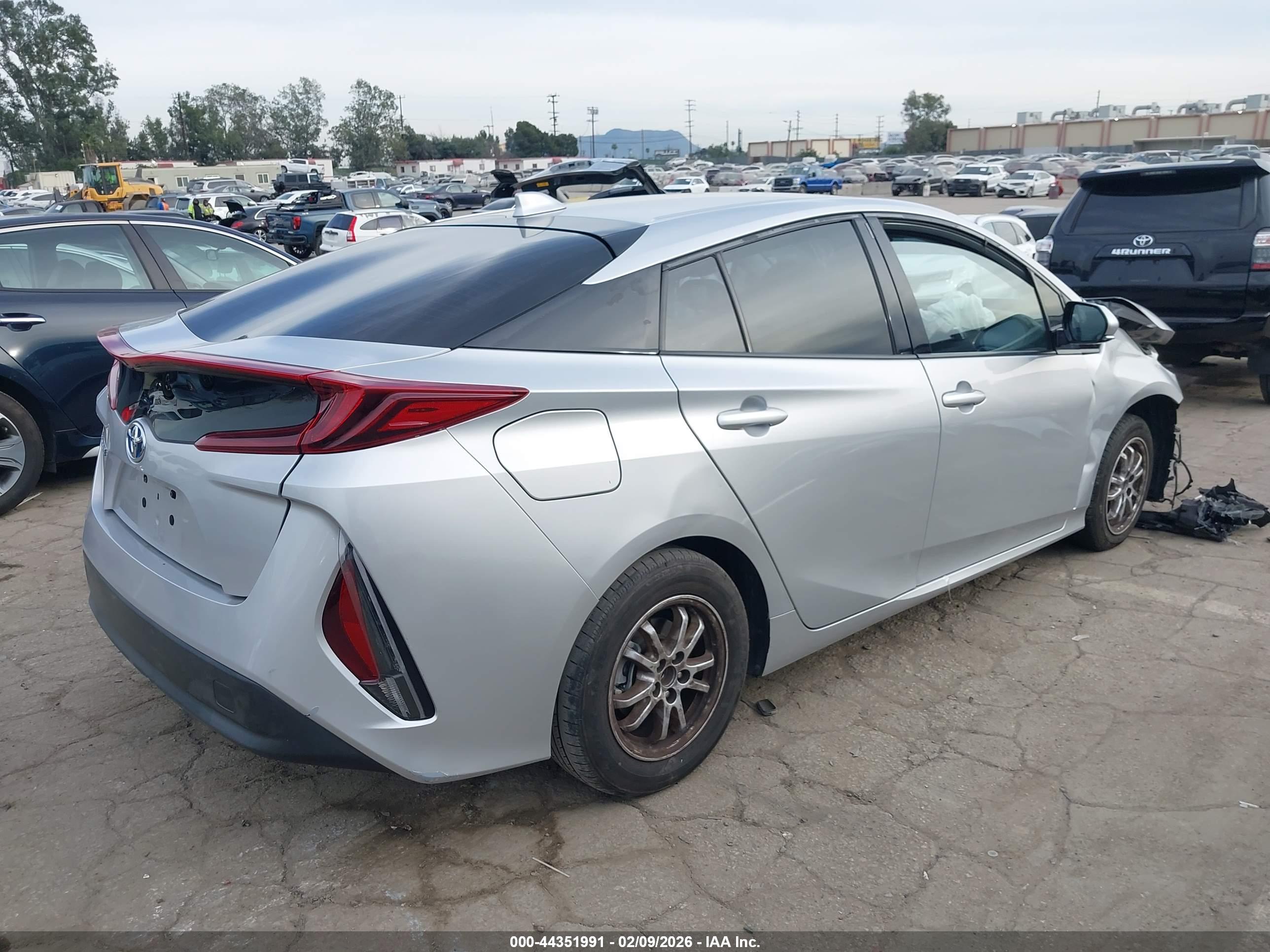 TOYOTA PRIUS image 4