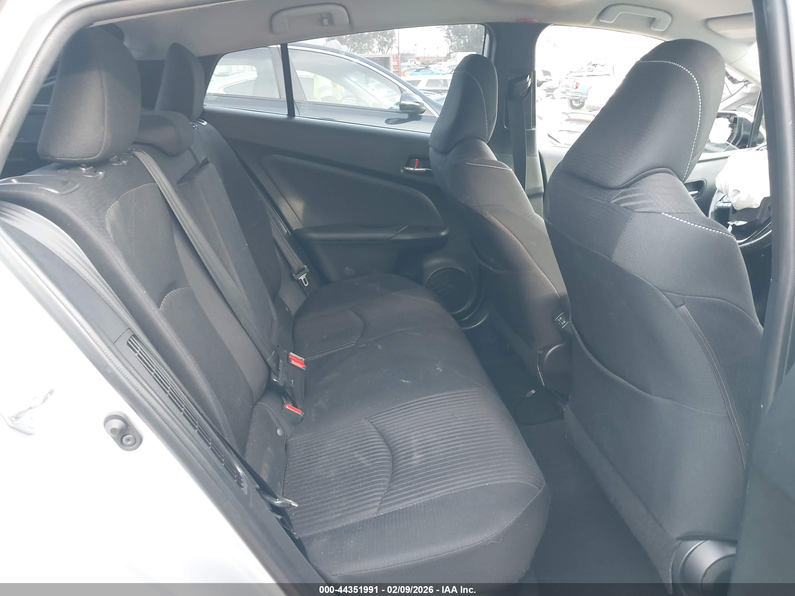 TOYOTA PRIUS image 8