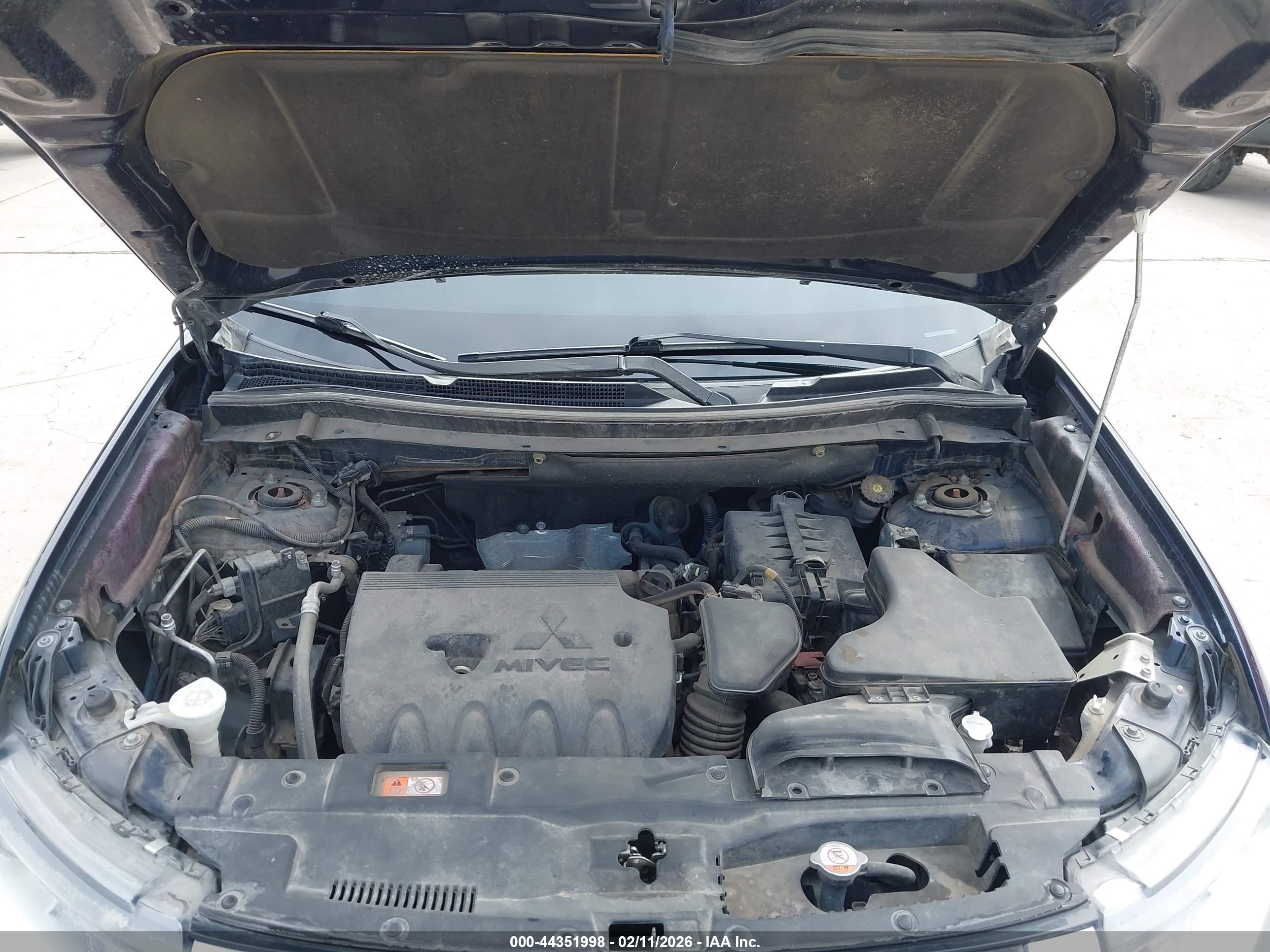MITSUBISHI OUTLANDER image 10