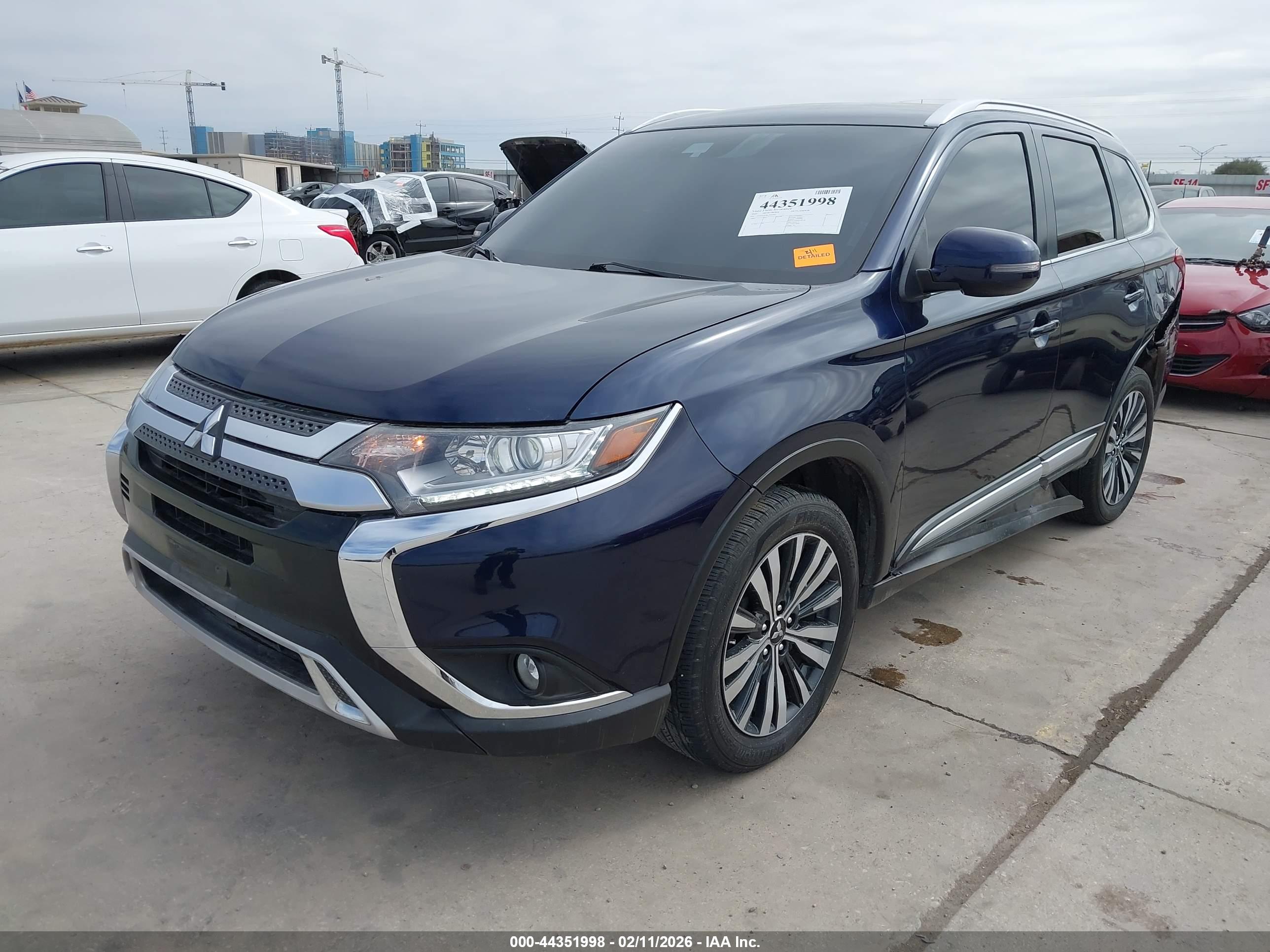 MITSUBISHI OUTLANDER image 2