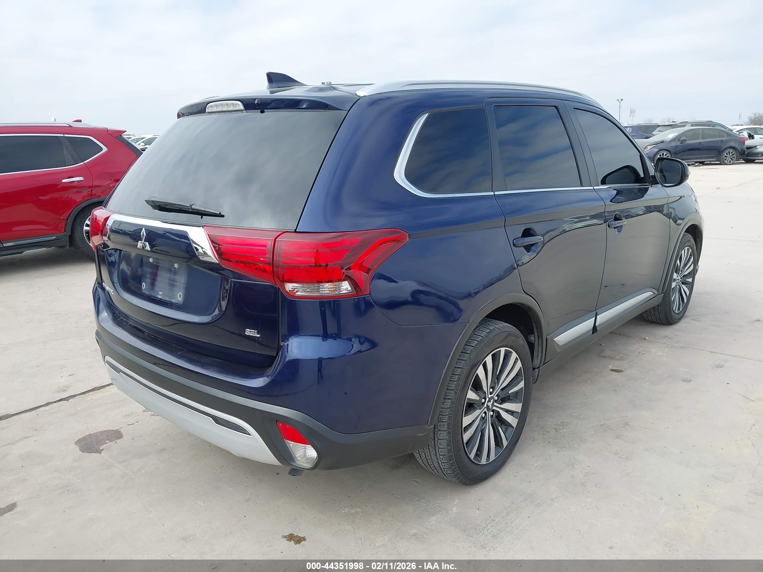 MITSUBISHI OUTLANDER image 4