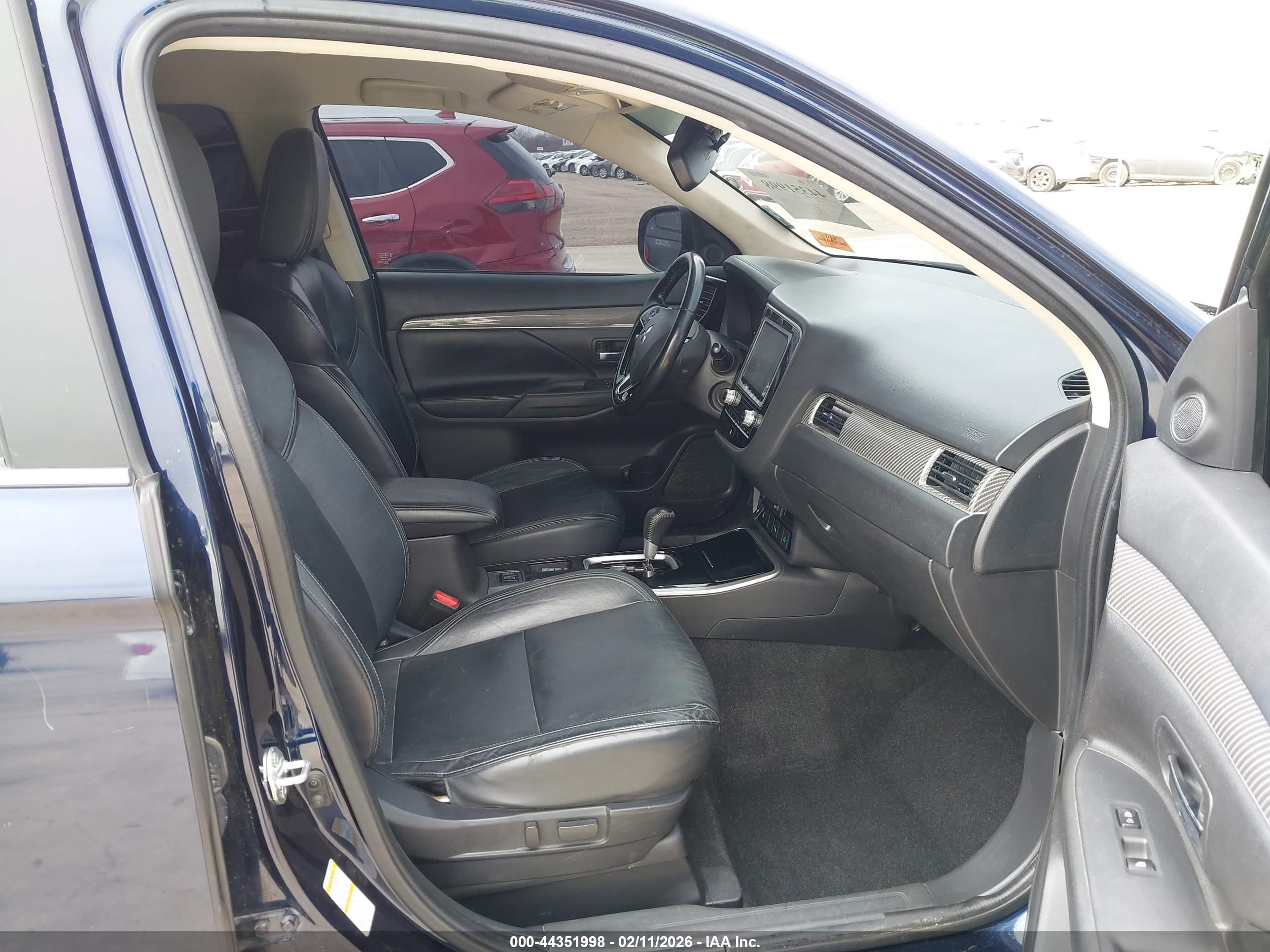 MITSUBISHI OUTLANDER image 5