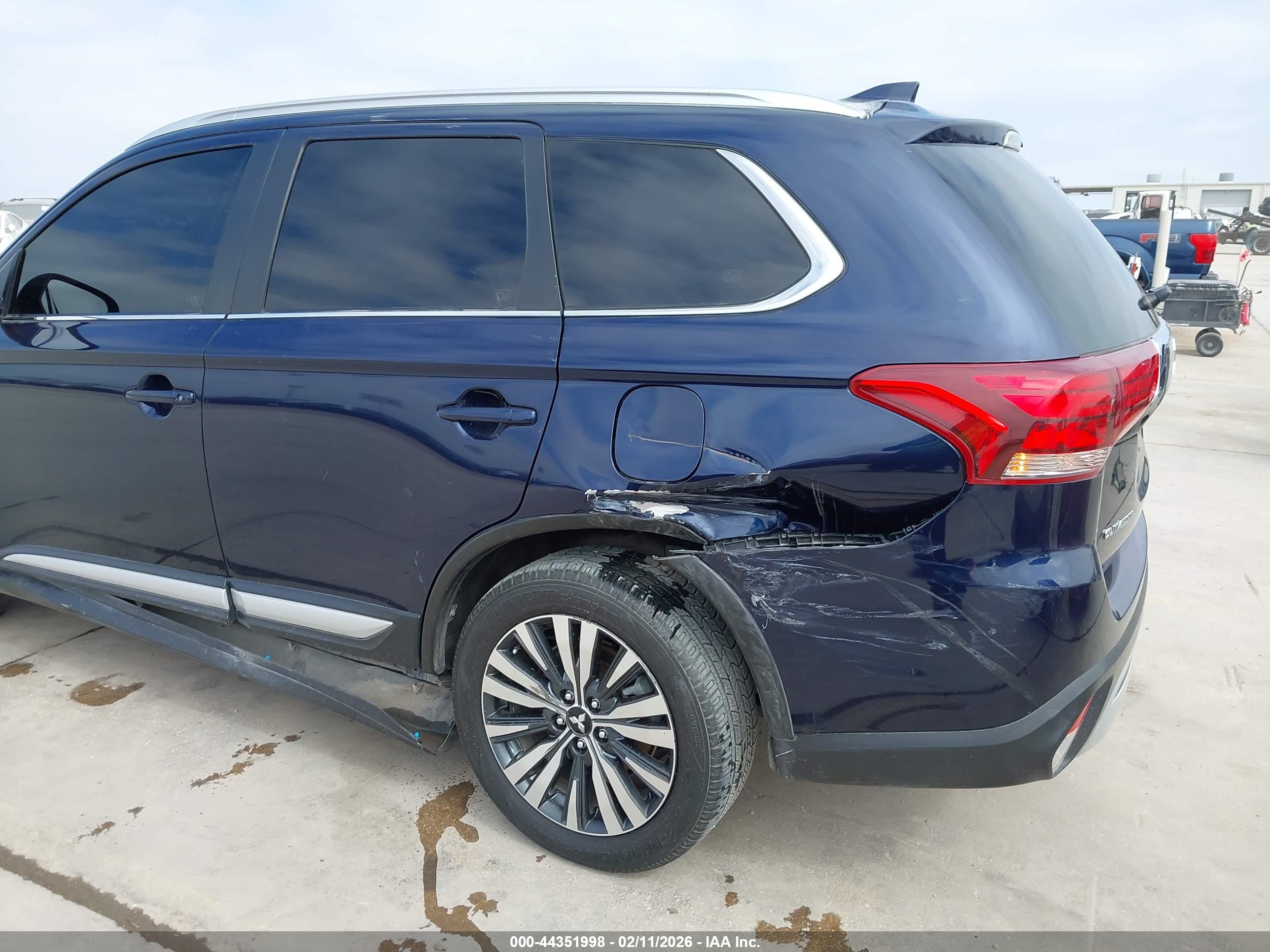 MITSUBISHI OUTLANDER image 6