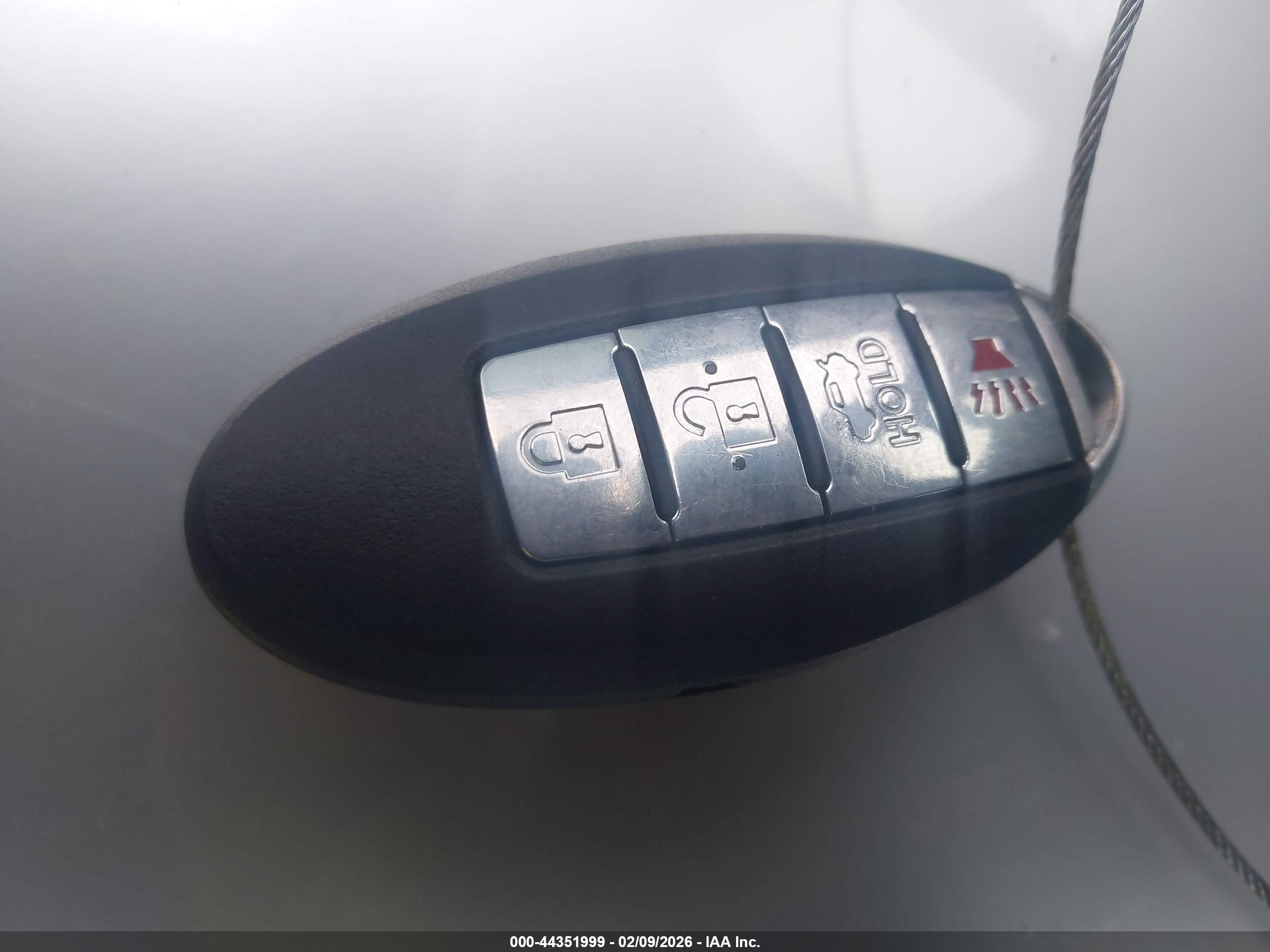 NISSAN MAXIMA image 11