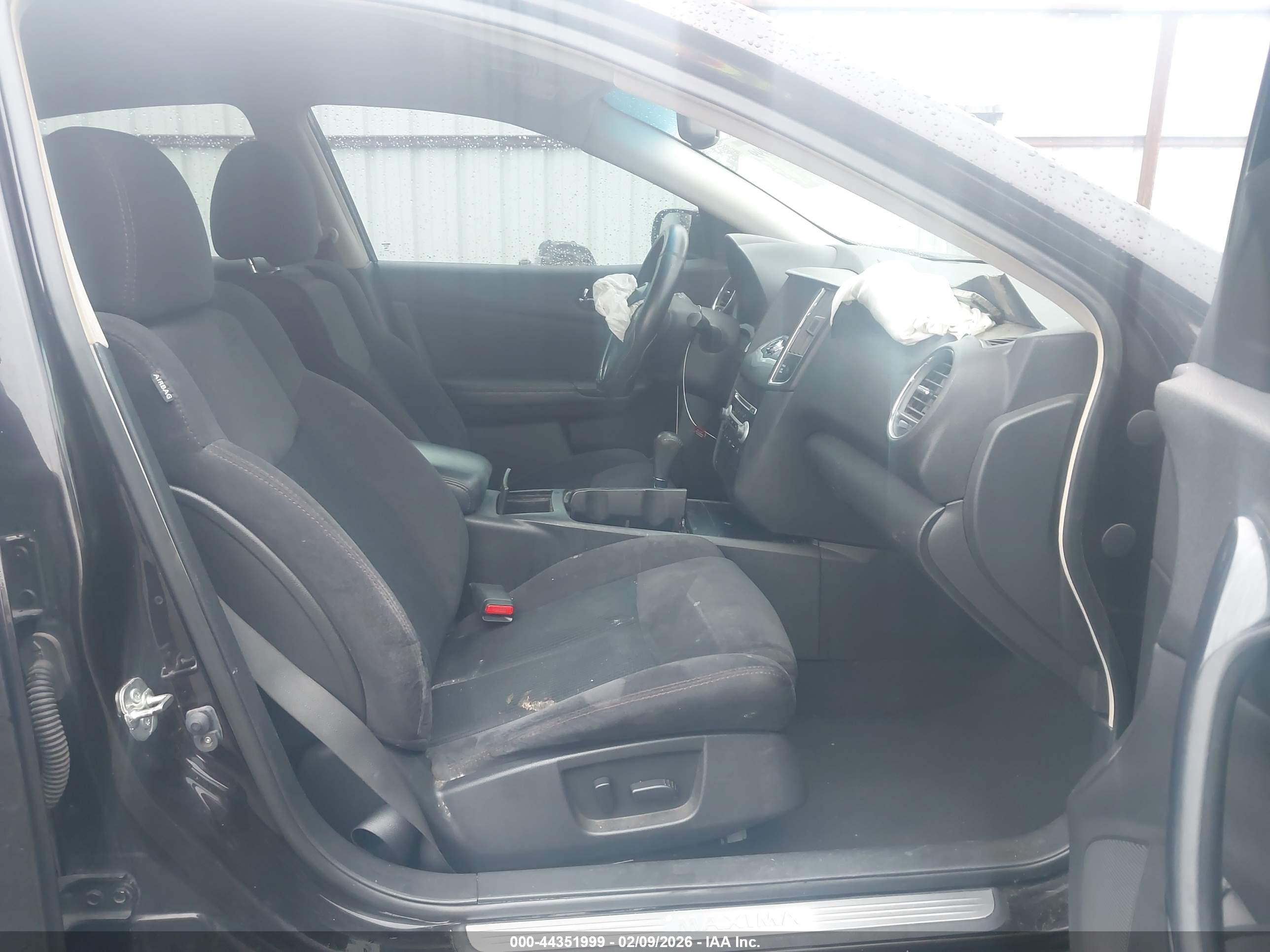 NISSAN MAXIMA image 5
