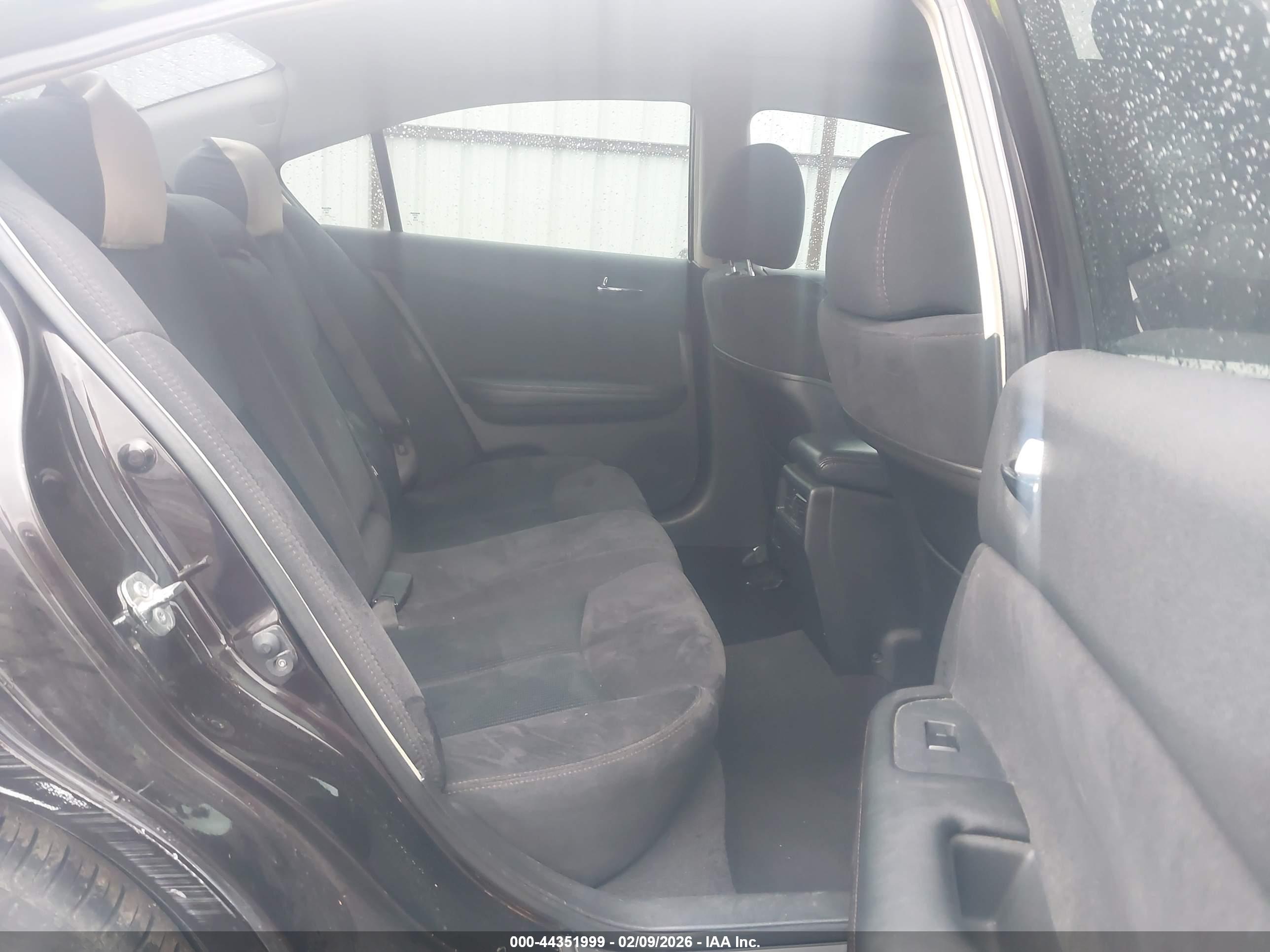 NISSAN MAXIMA image 8