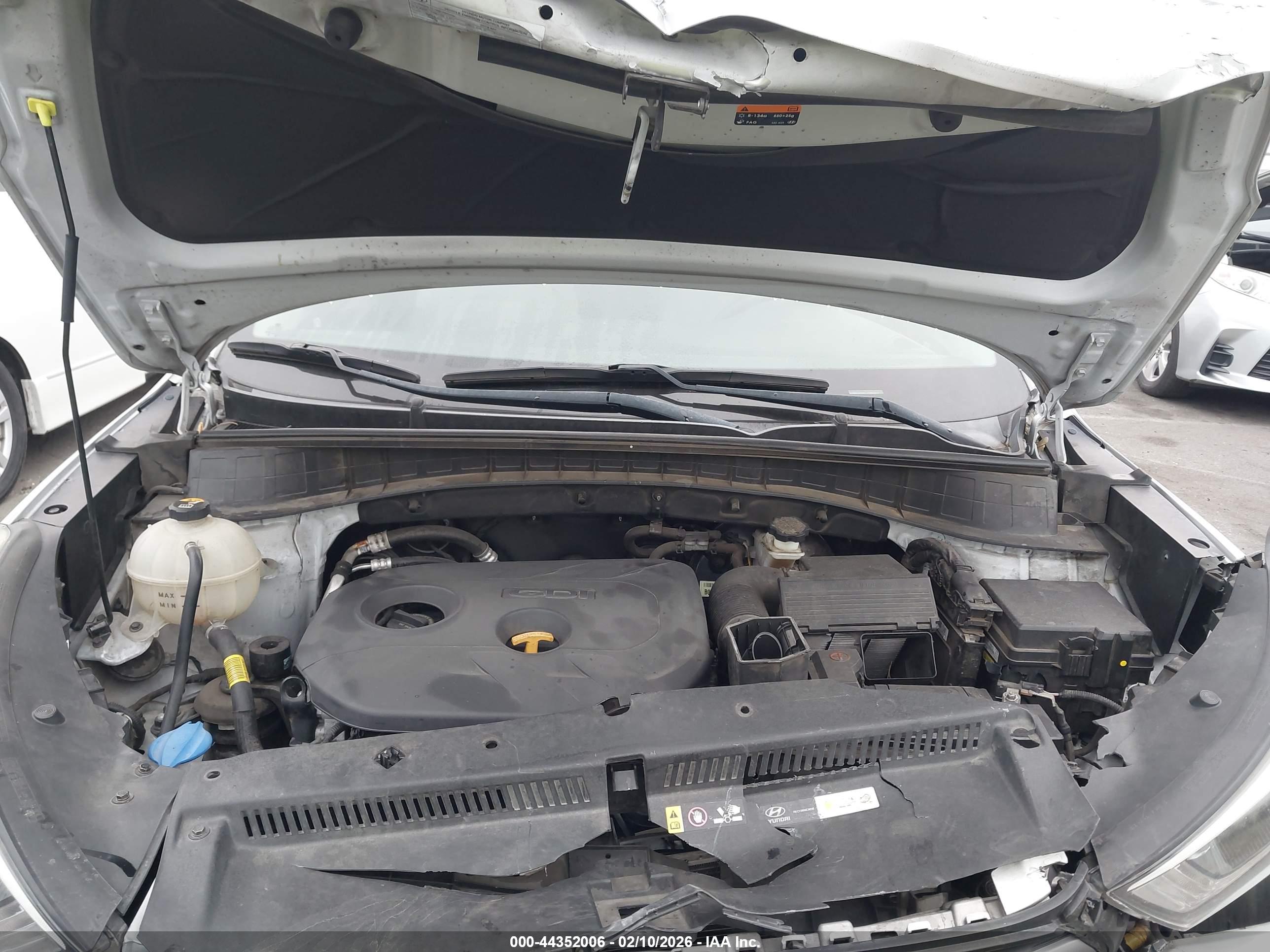 HYUNDAI TUCSON image 10