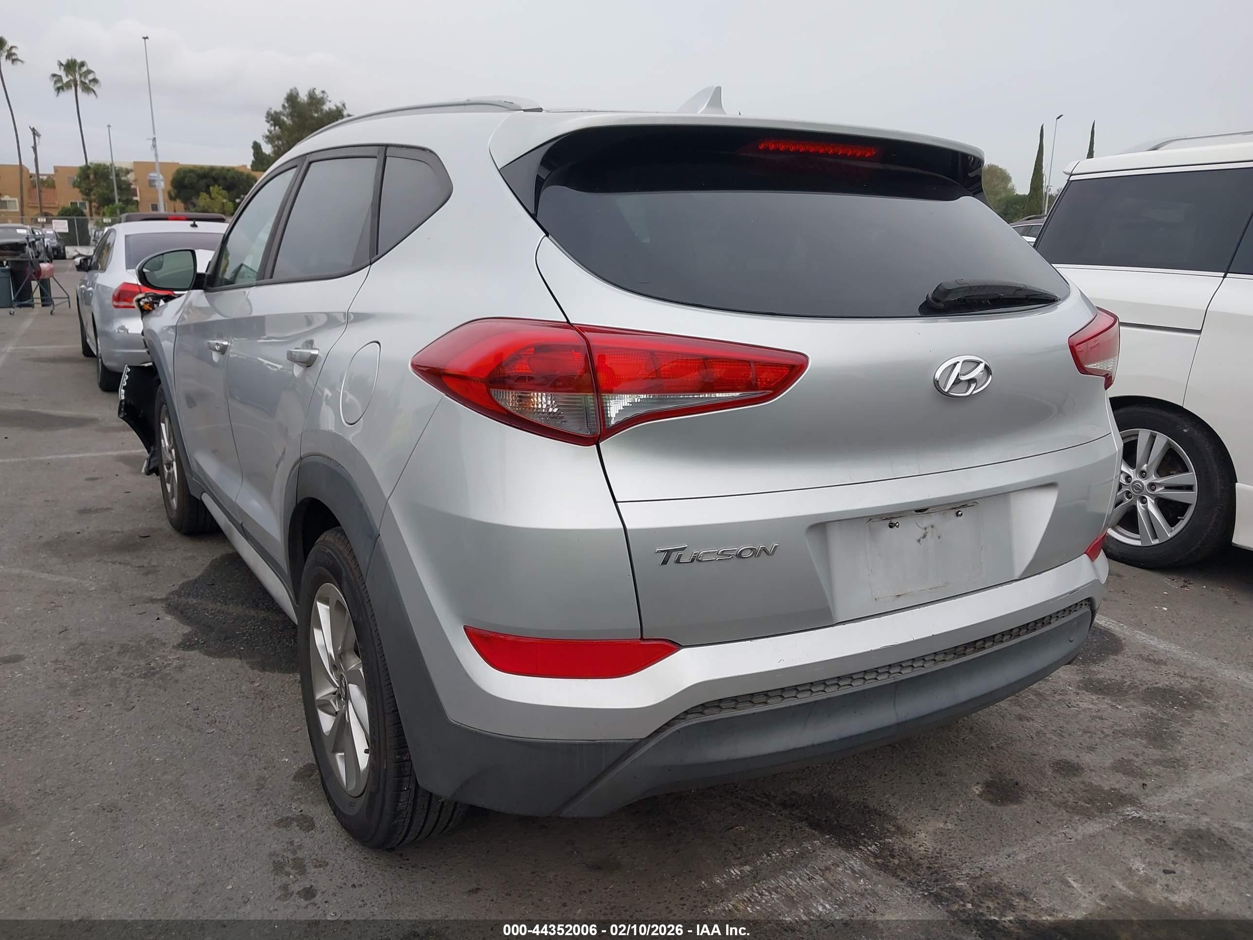 HYUNDAI TUCSON image 3