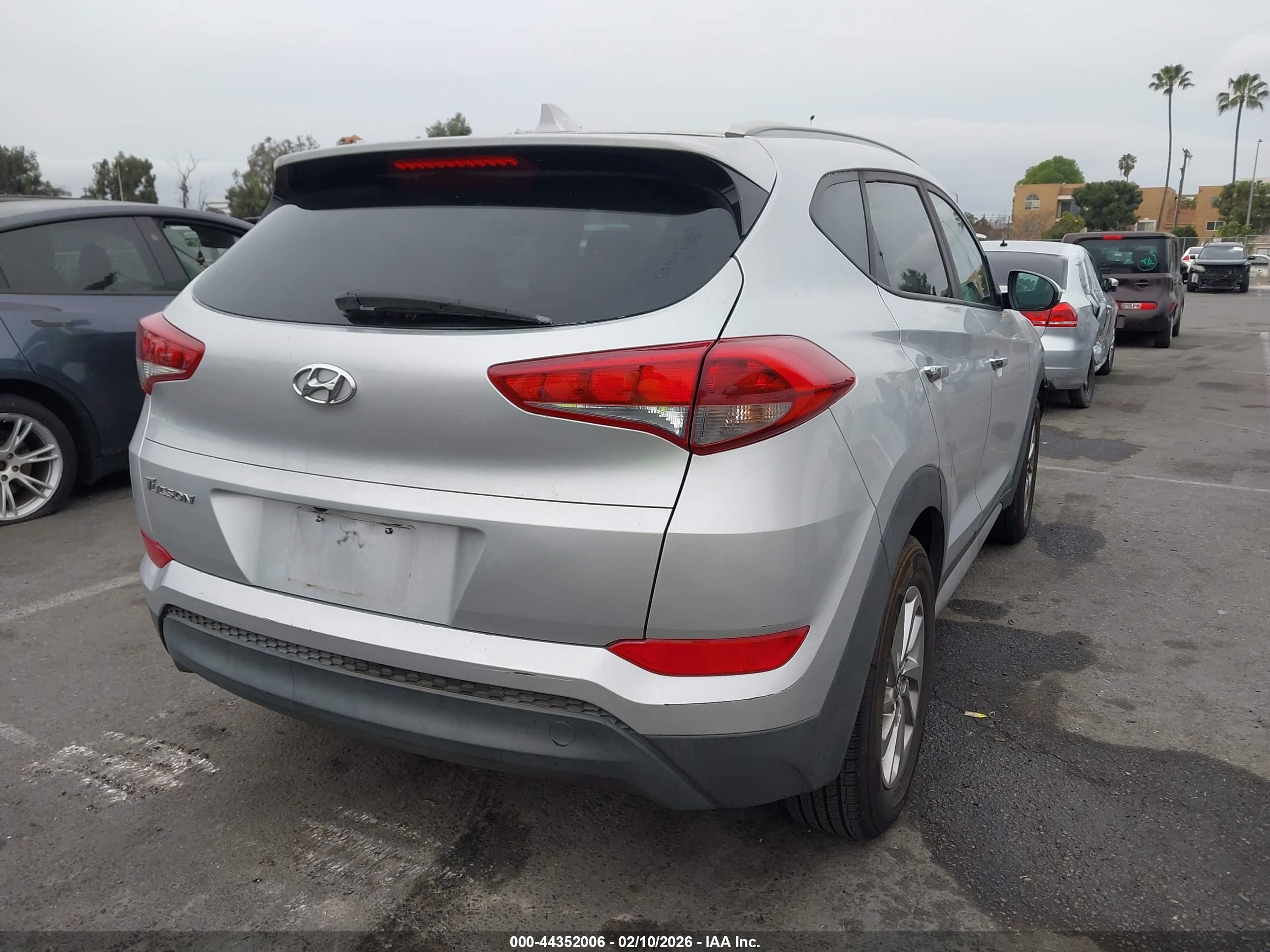 HYUNDAI TUCSON image 4