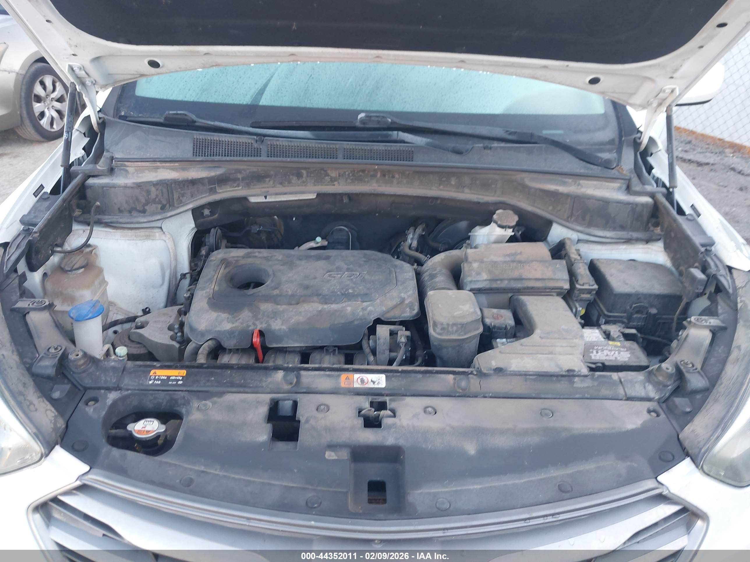 HYUNDAI SANTA image 10