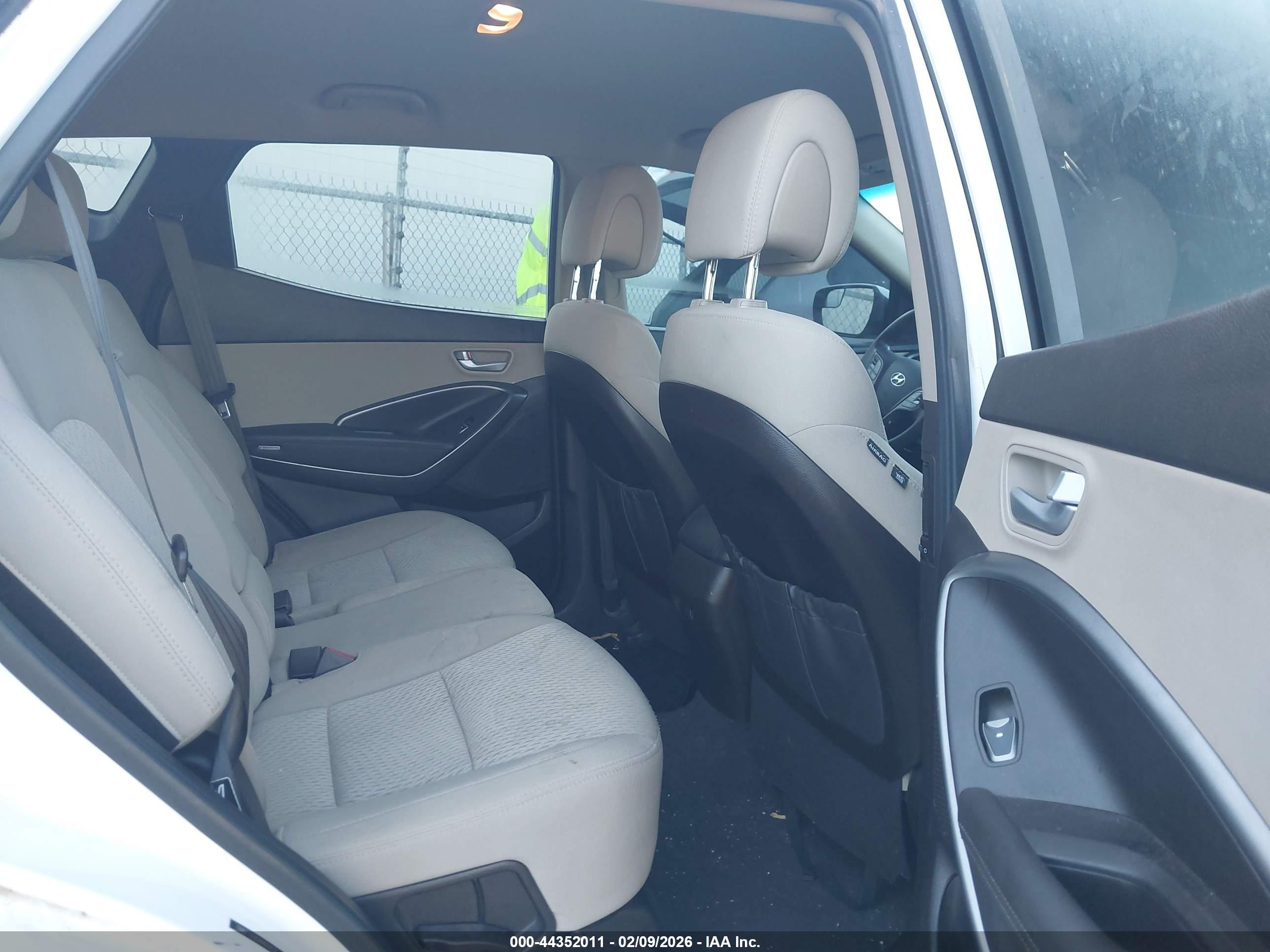 HYUNDAI SANTA image 8