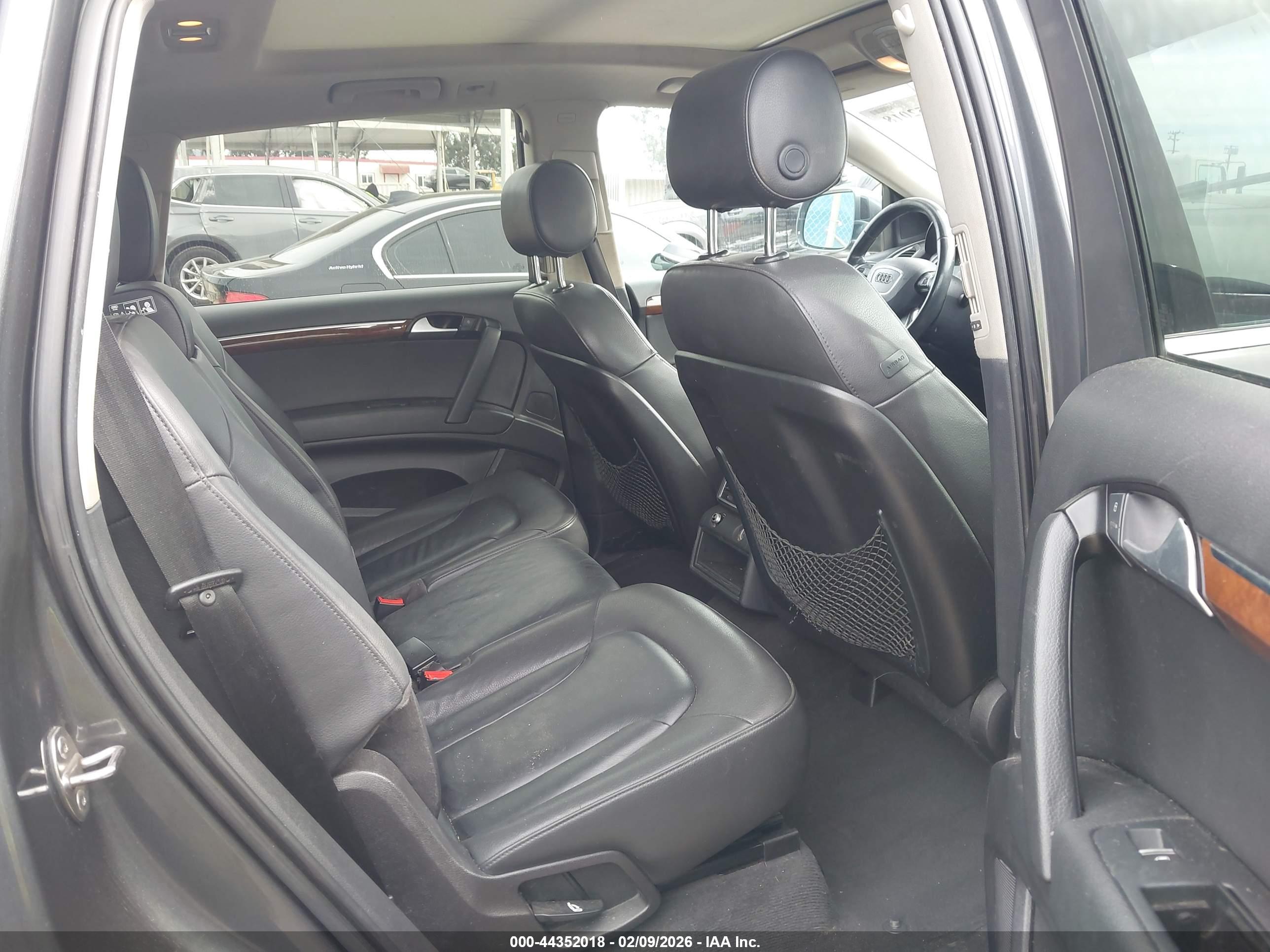 AUDI Q7 image 8