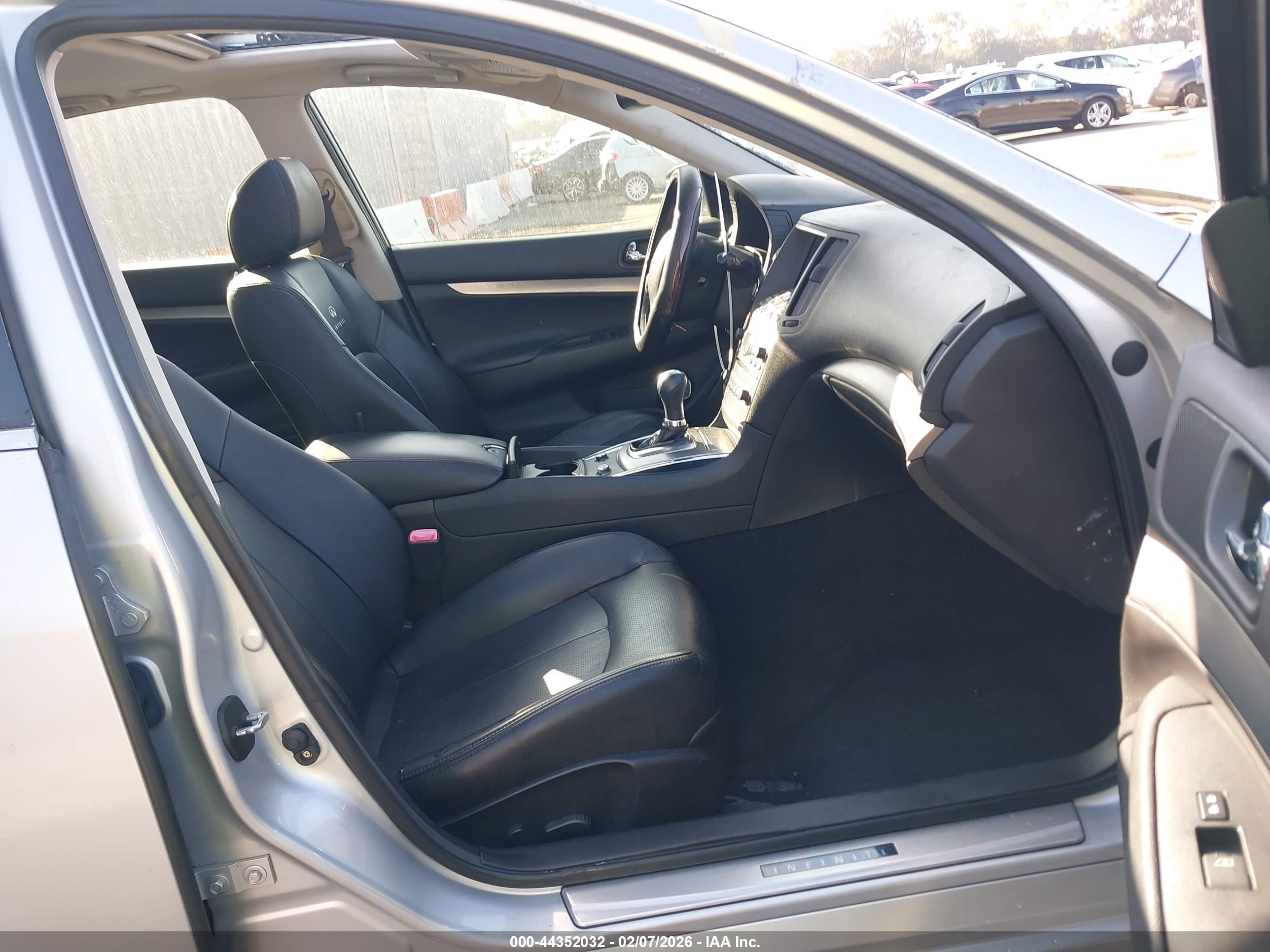 INFINITI G37 image 5