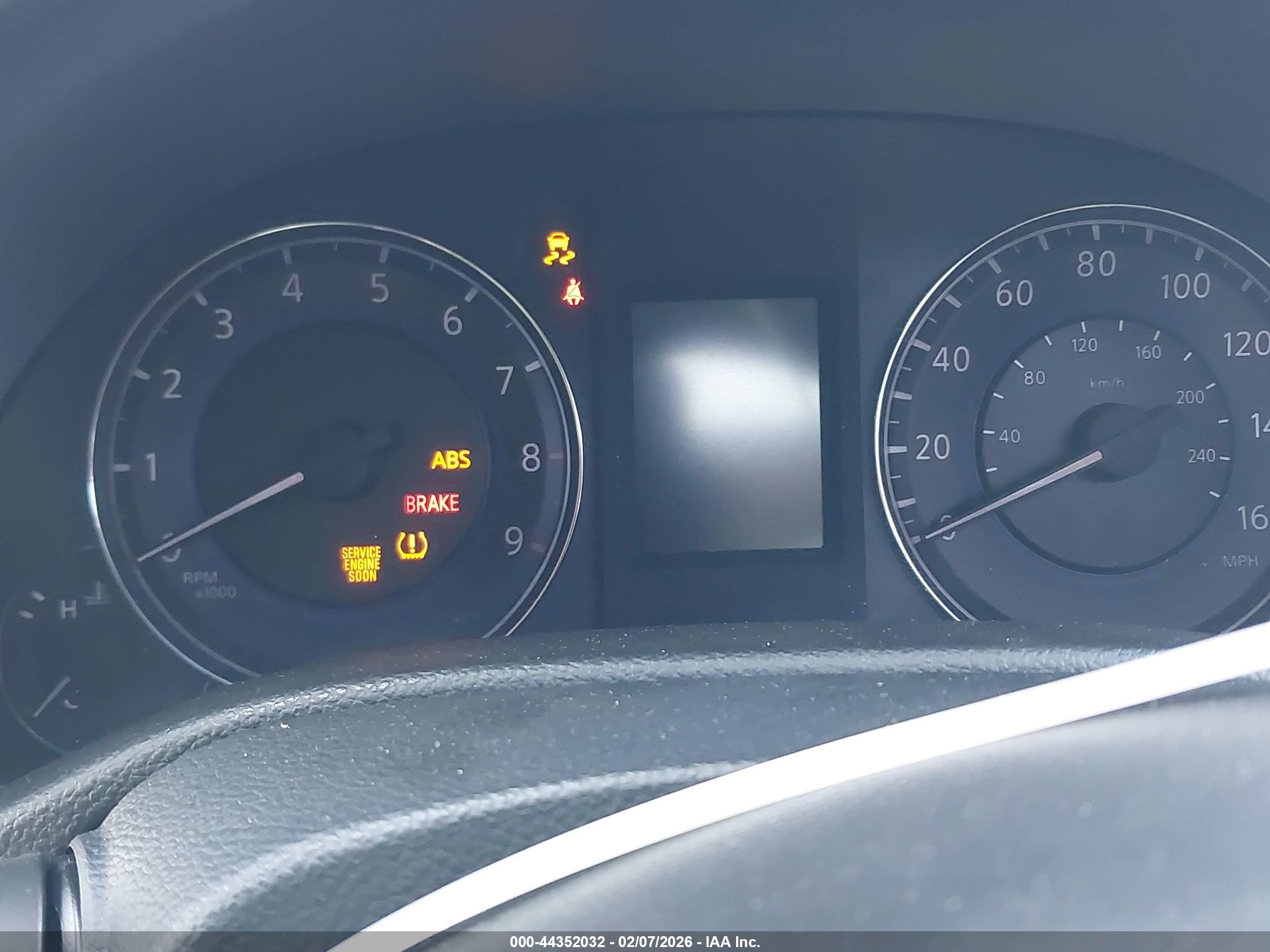 INFINITI G37 image 7