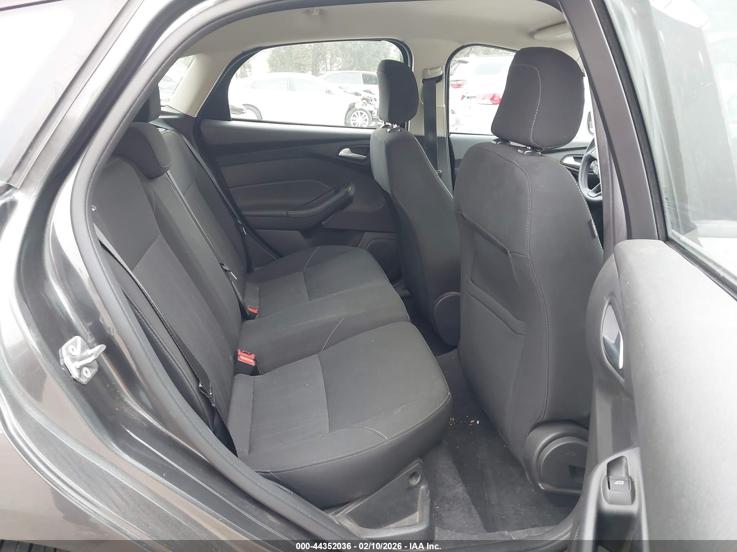 FORD FOCUS image 8