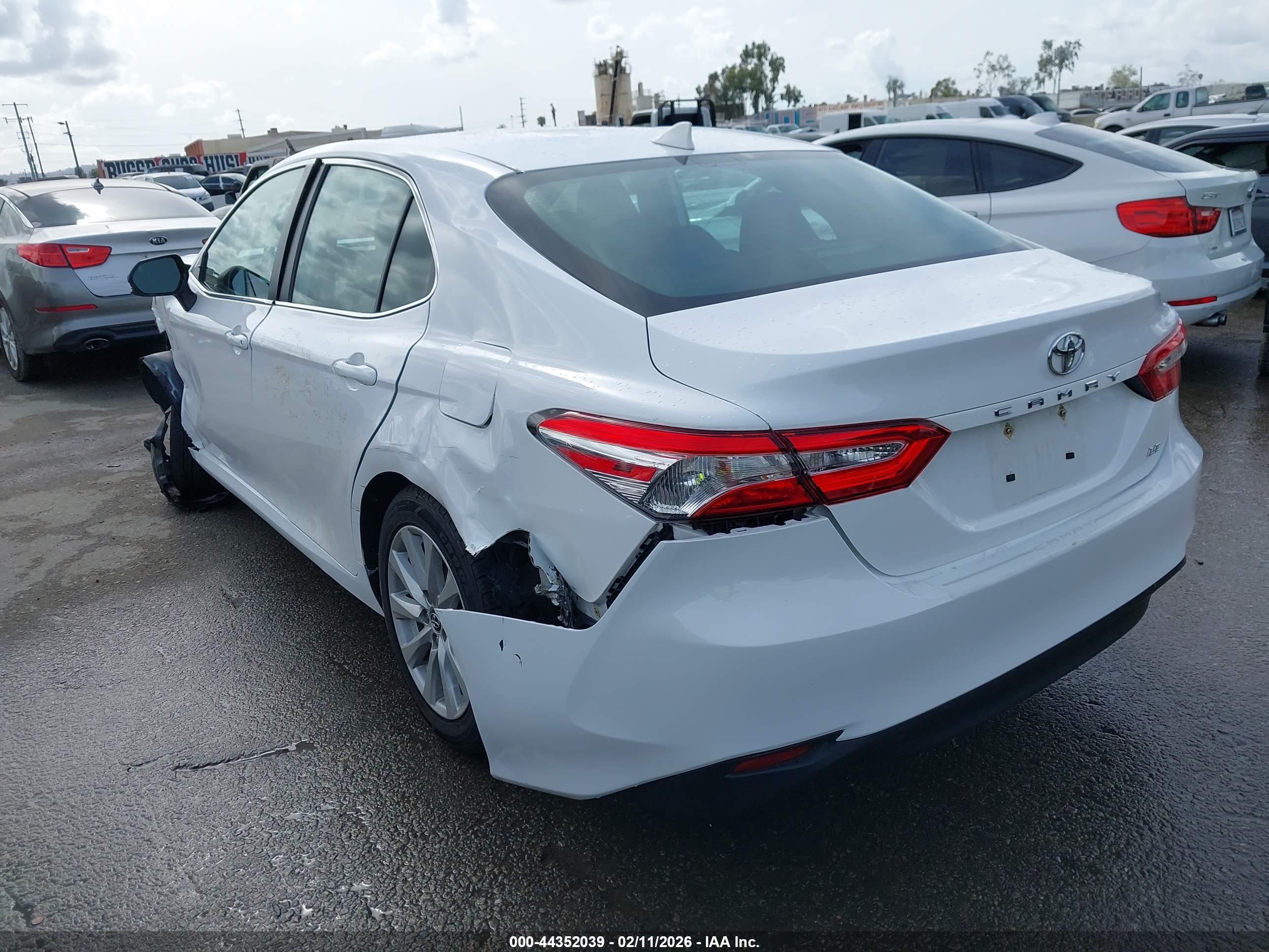 TOYOTA CAMRY image 3