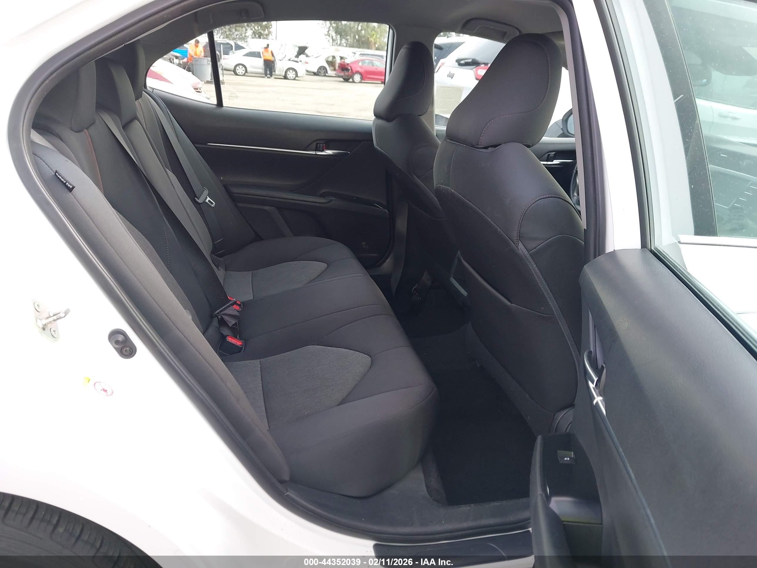 TOYOTA CAMRY image 8