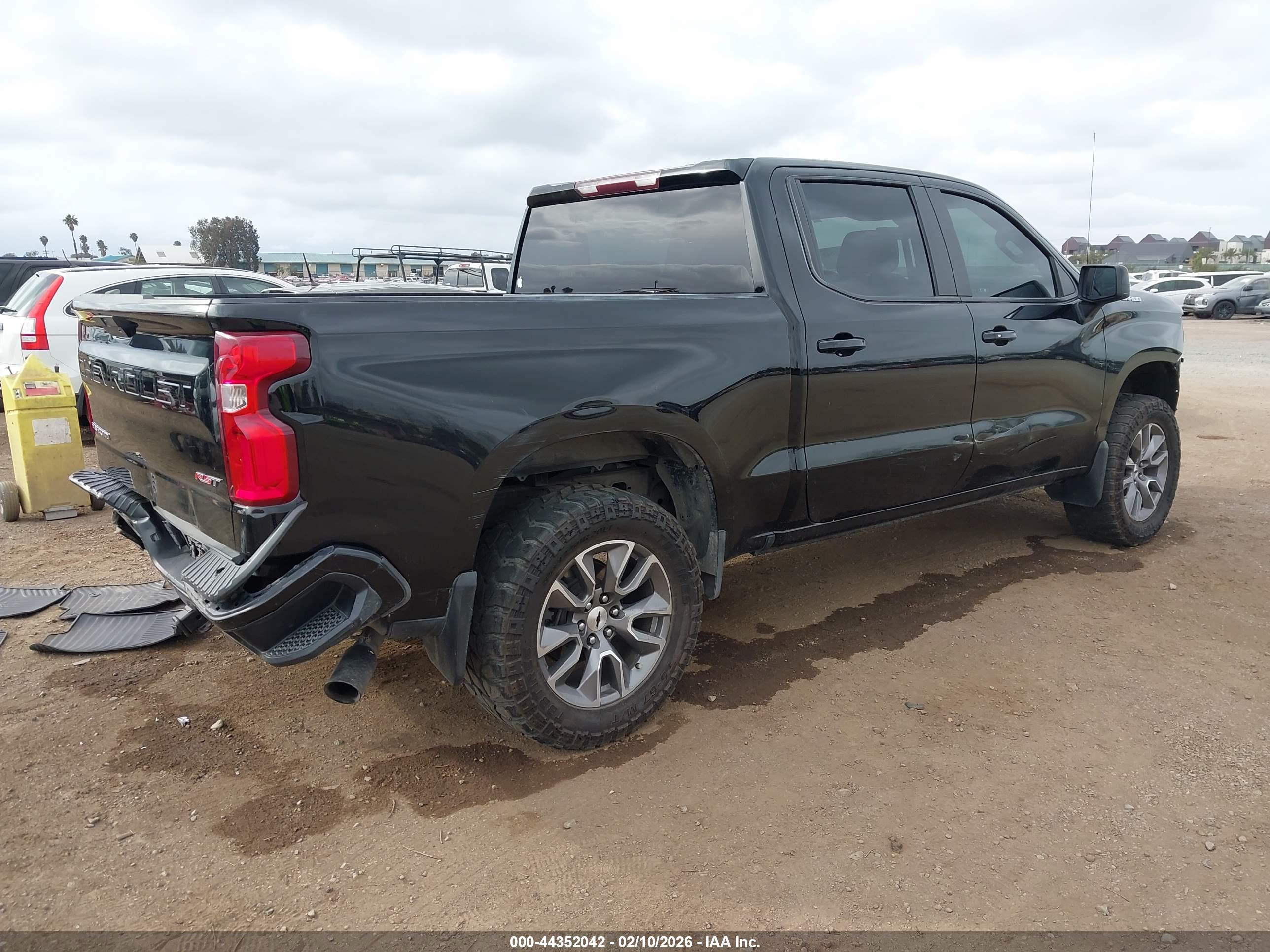 CHEVROLET SILVERADO image 4