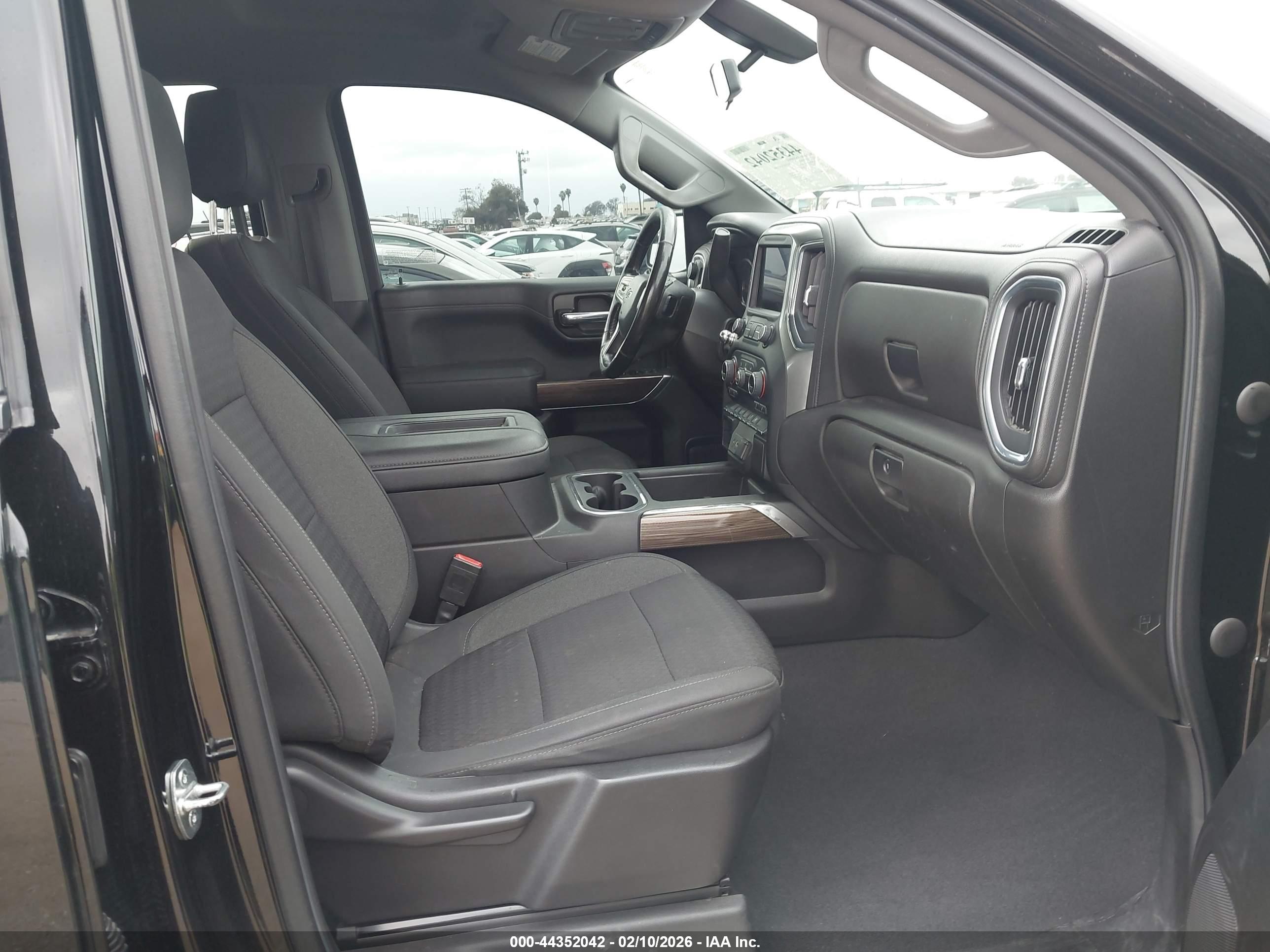 CHEVROLET SILVERADO image 5