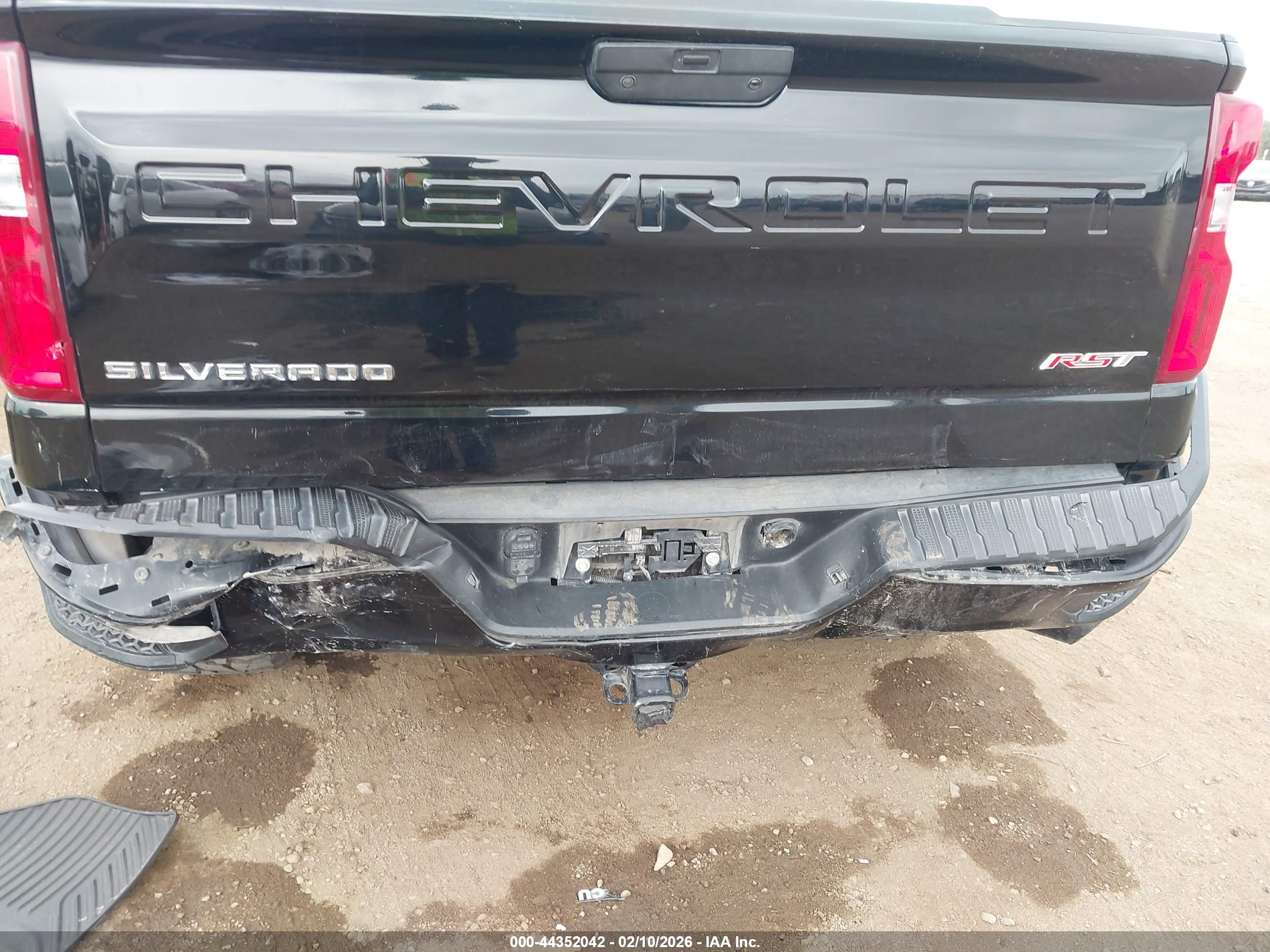 CHEVROLET SILVERADO image 6