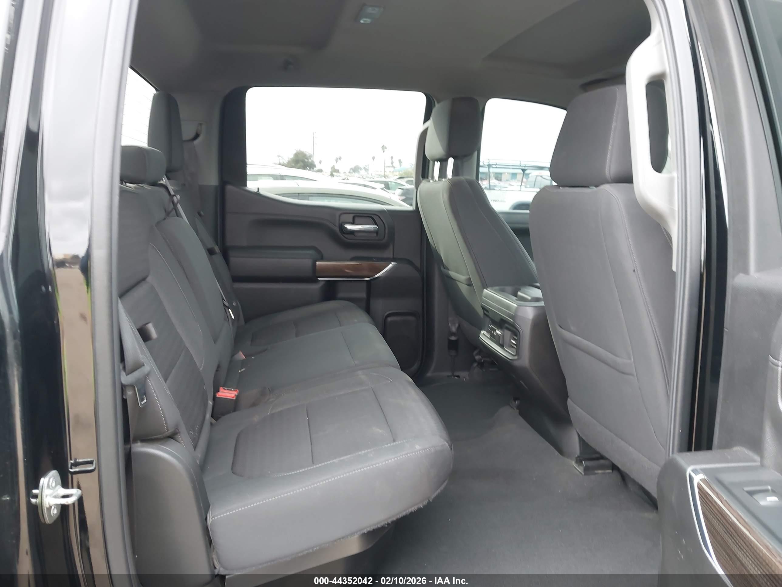 CHEVROLET SILVERADO image 8