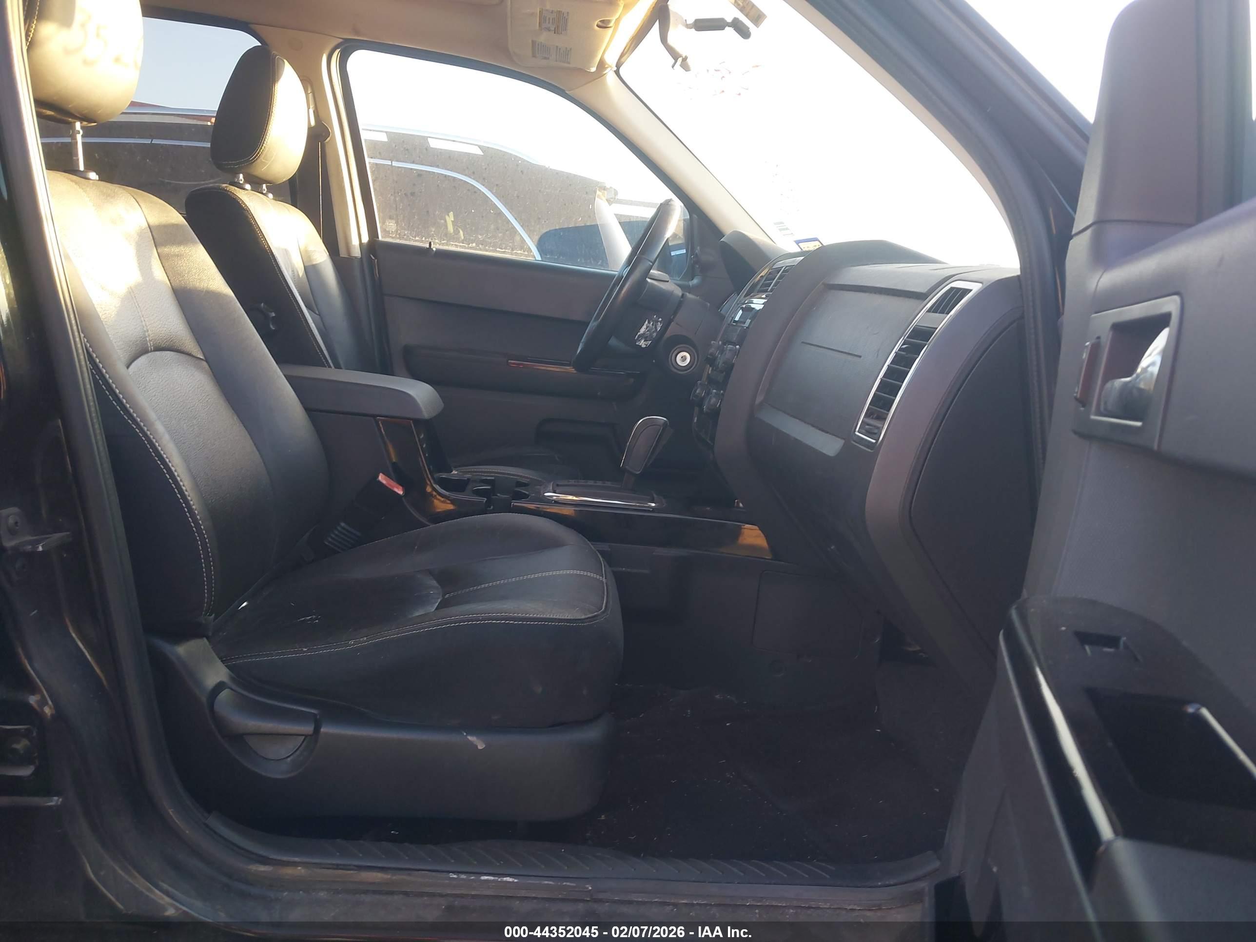 MAZDA TRIBUTE image 5