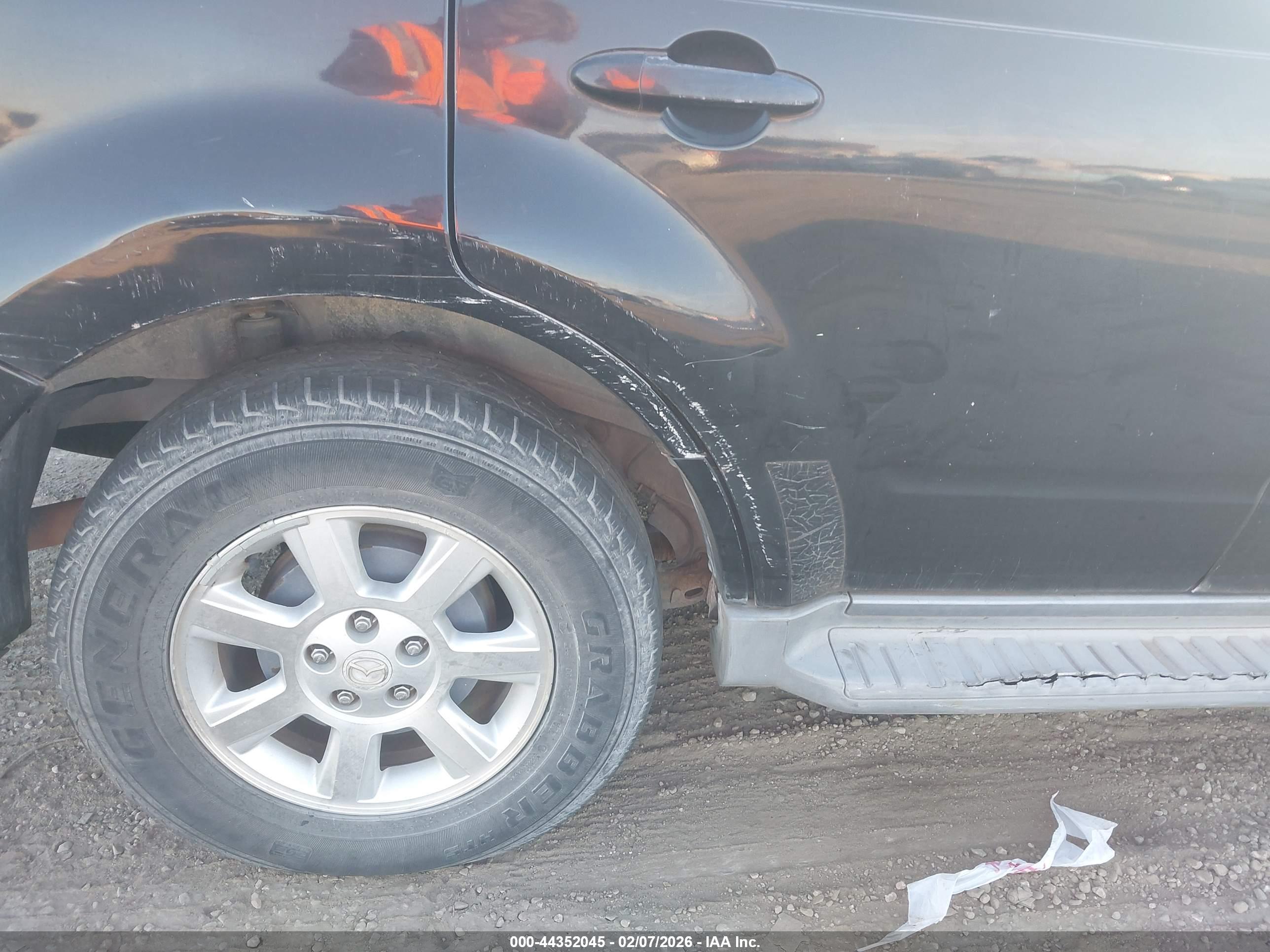 MAZDA TRIBUTE image 6