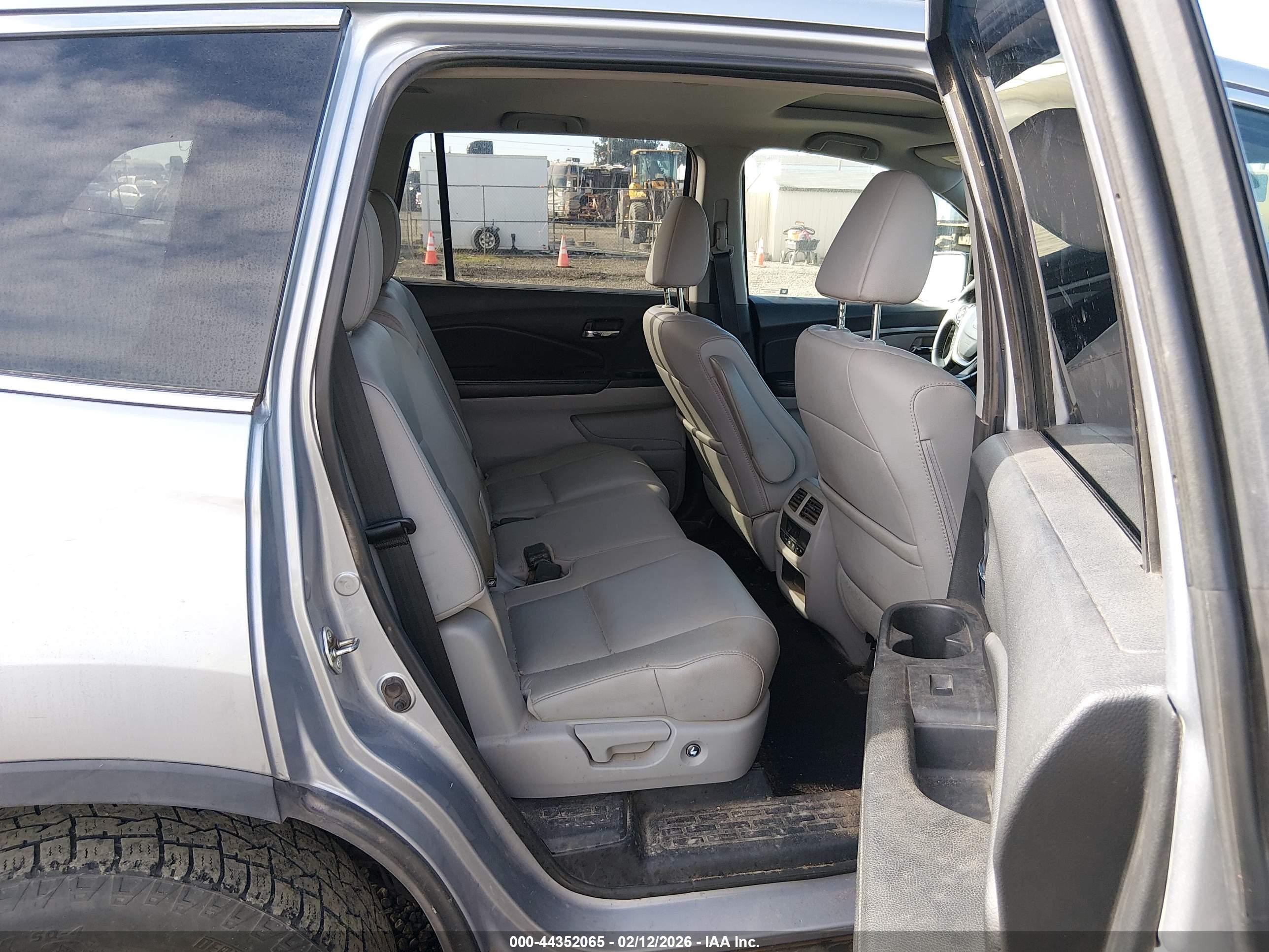HONDA PILOT image 8