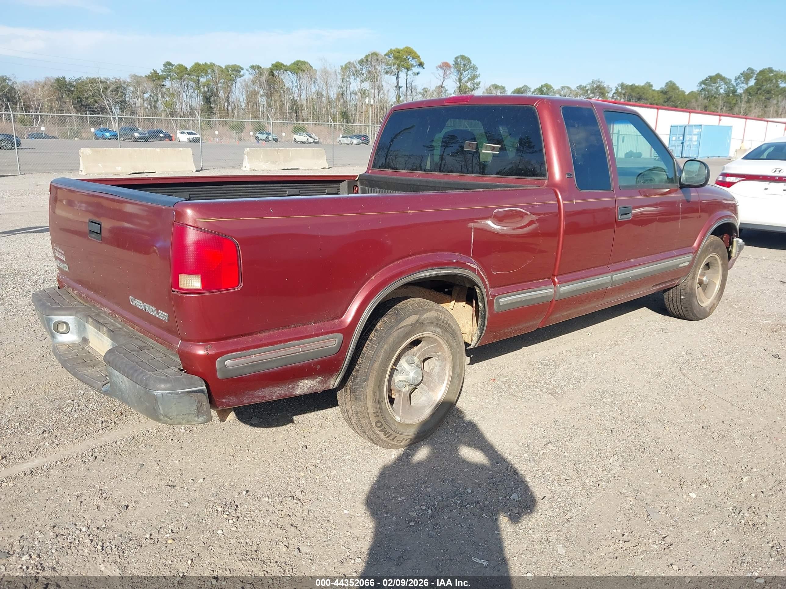 CHEVROLET S-10 image 4