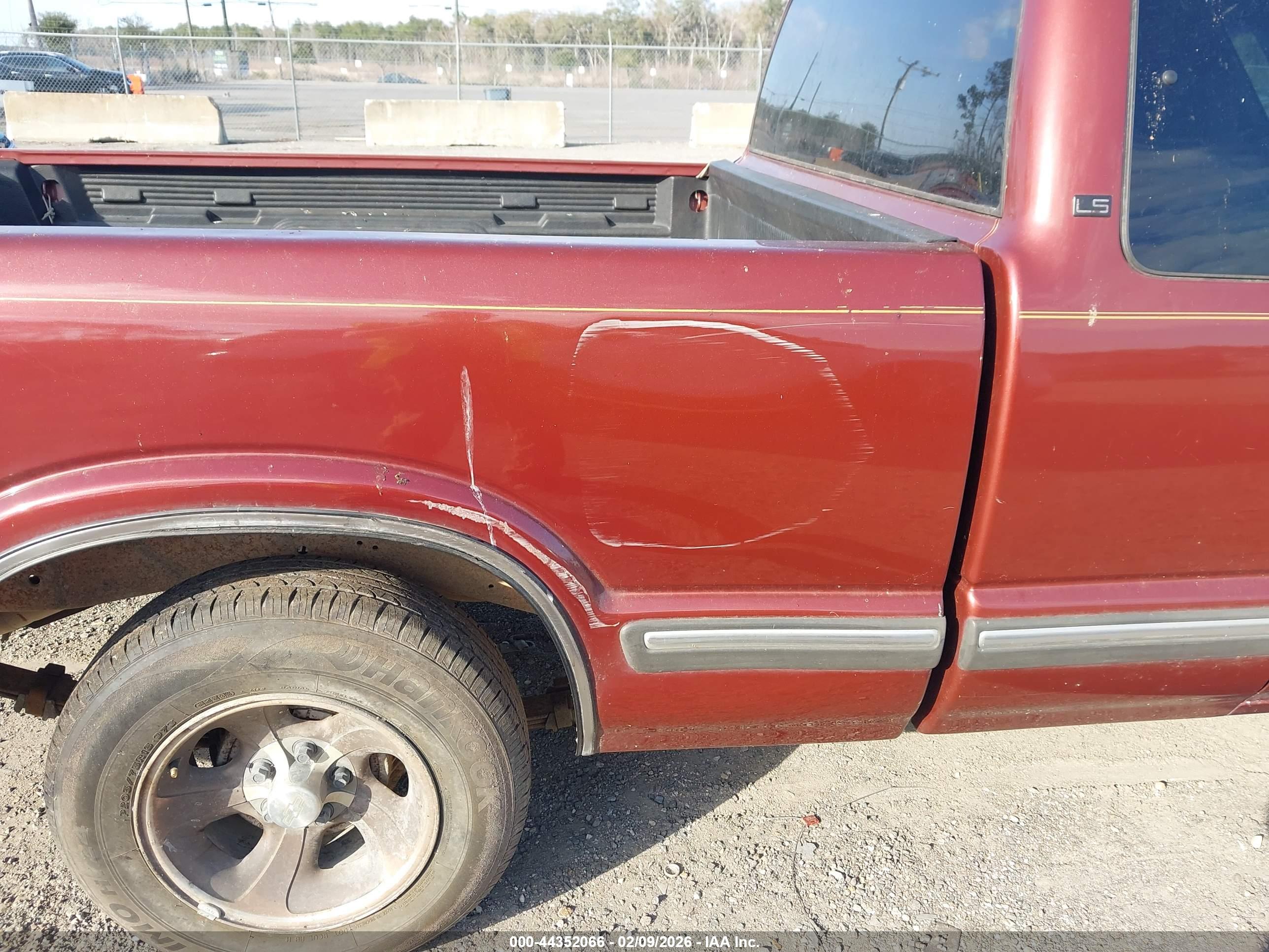 CHEVROLET S-10 image 6