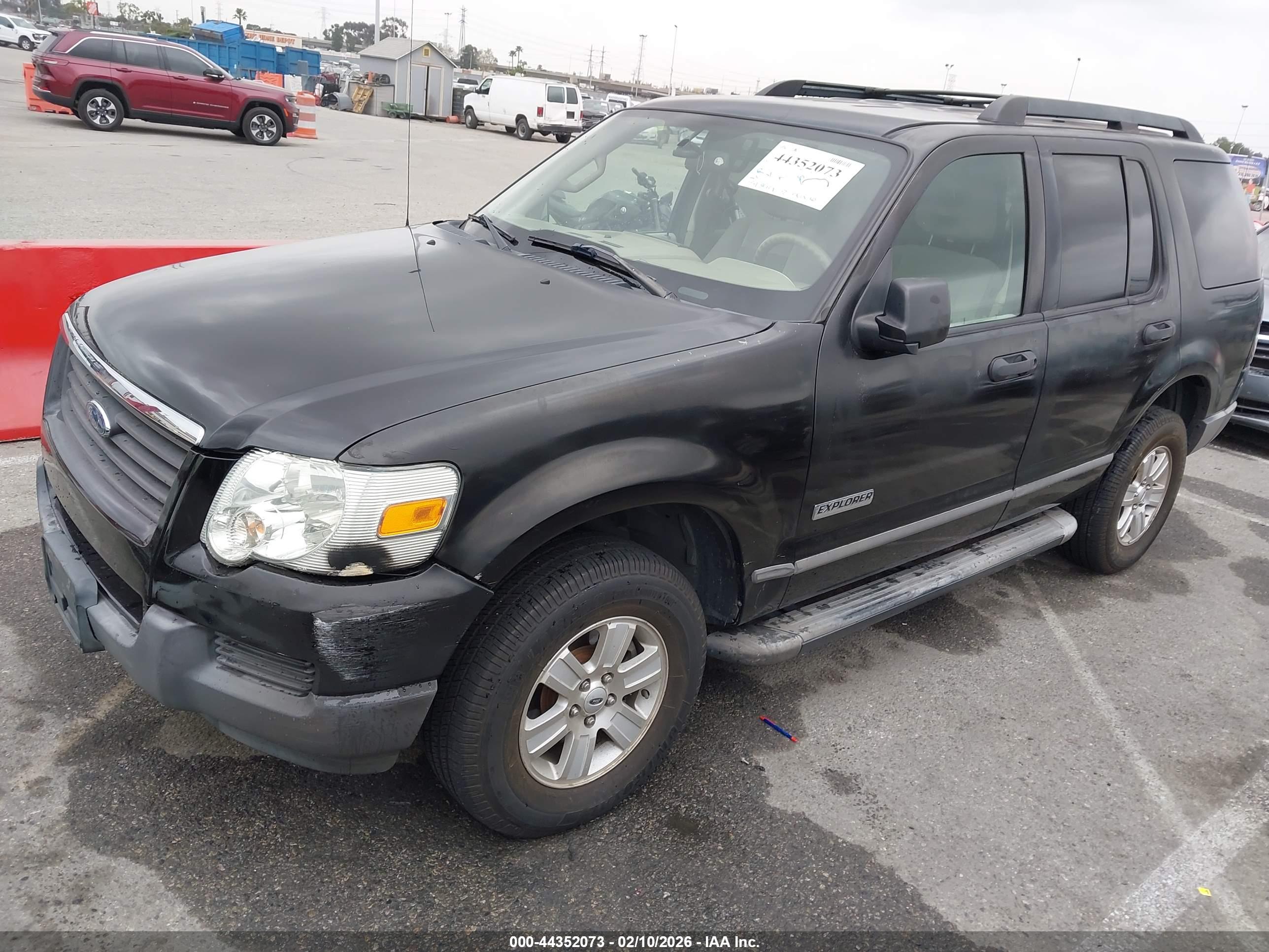 FORD EXPLORER image 2