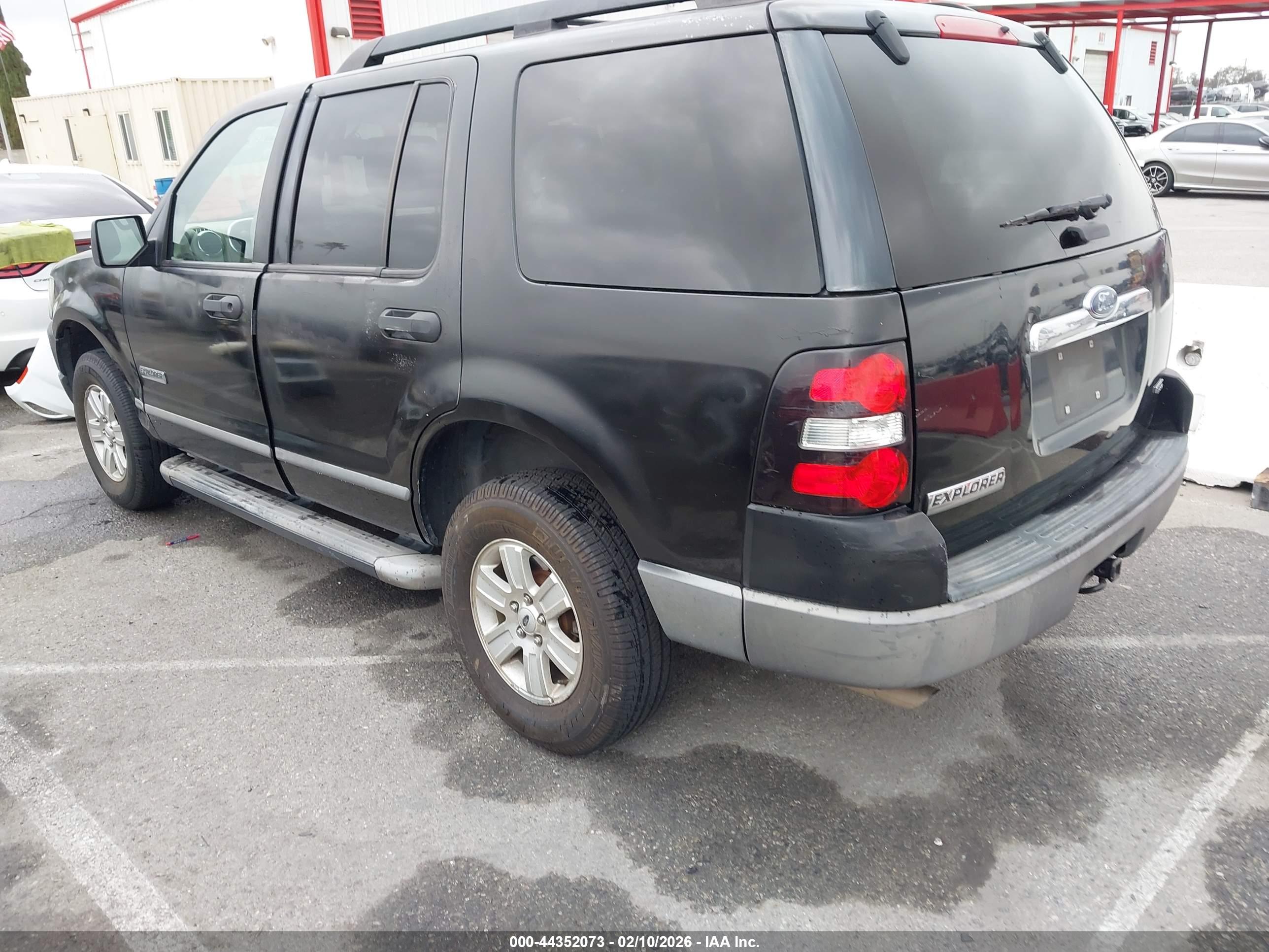 FORD EXPLORER image 3