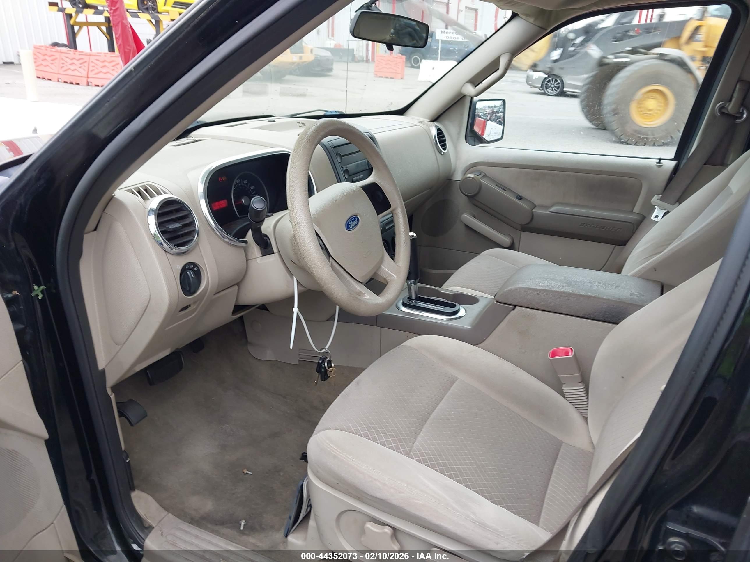 FORD EXPLORER image 5