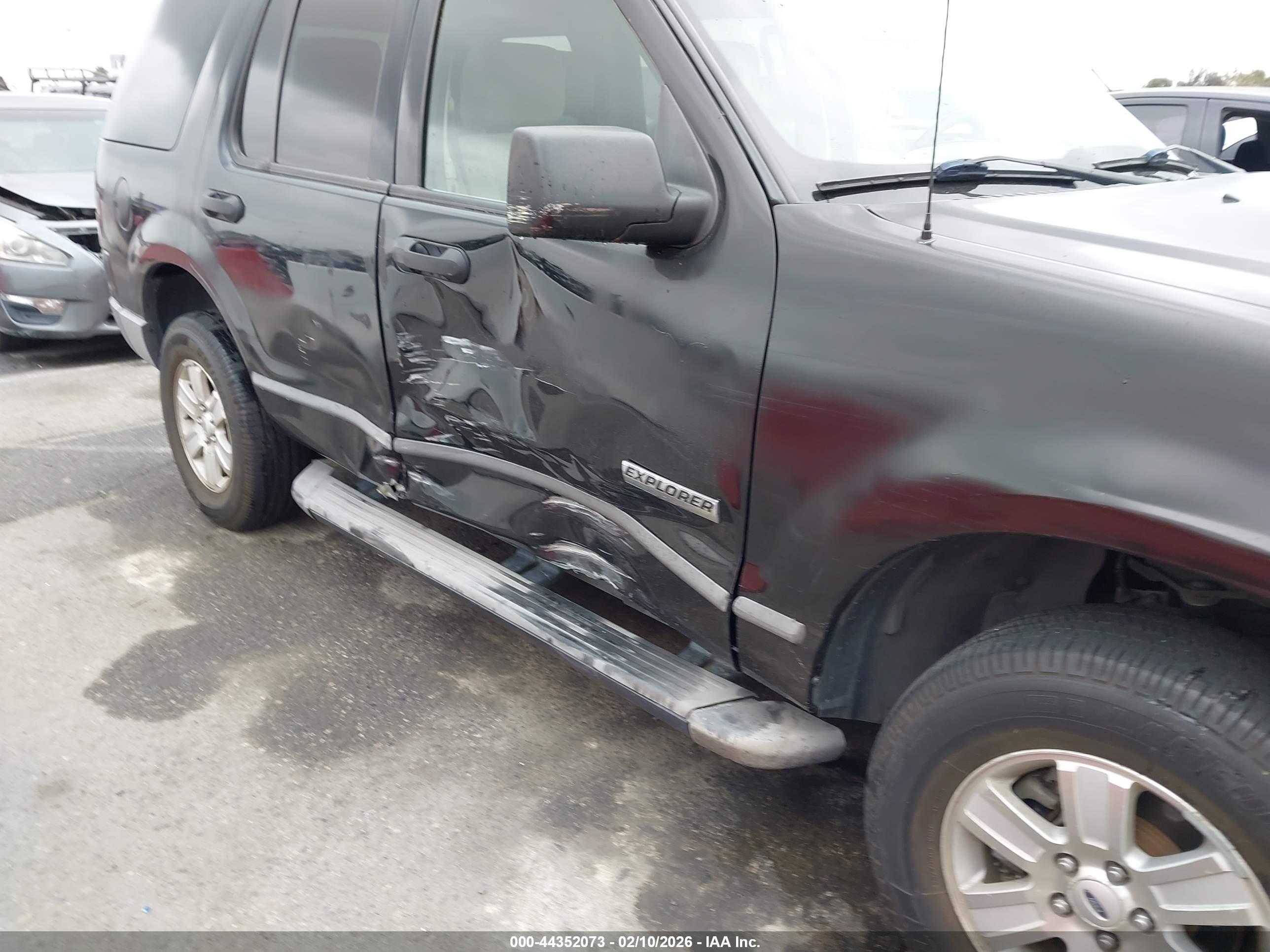 FORD EXPLORER image 6