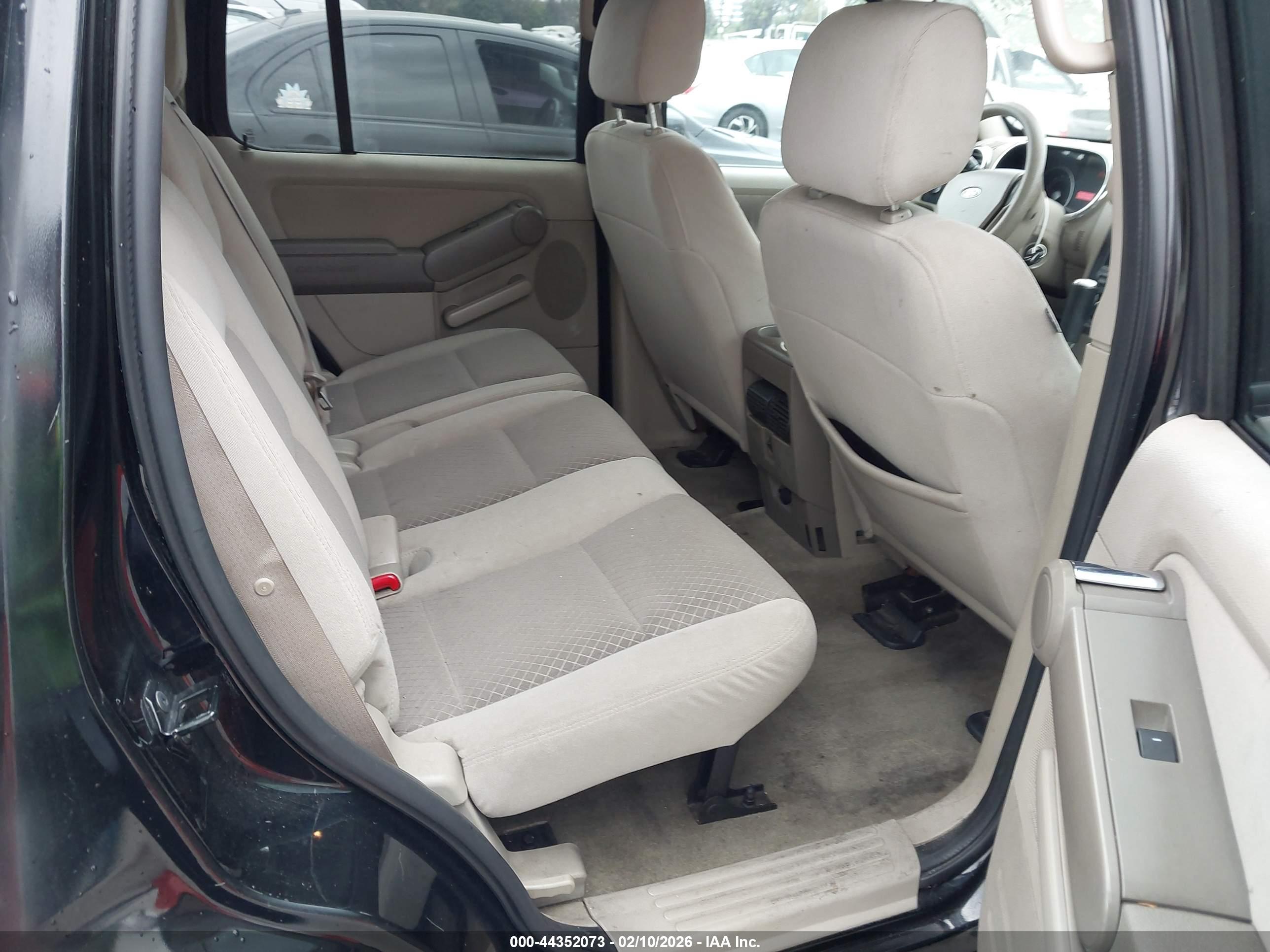 FORD EXPLORER image 8