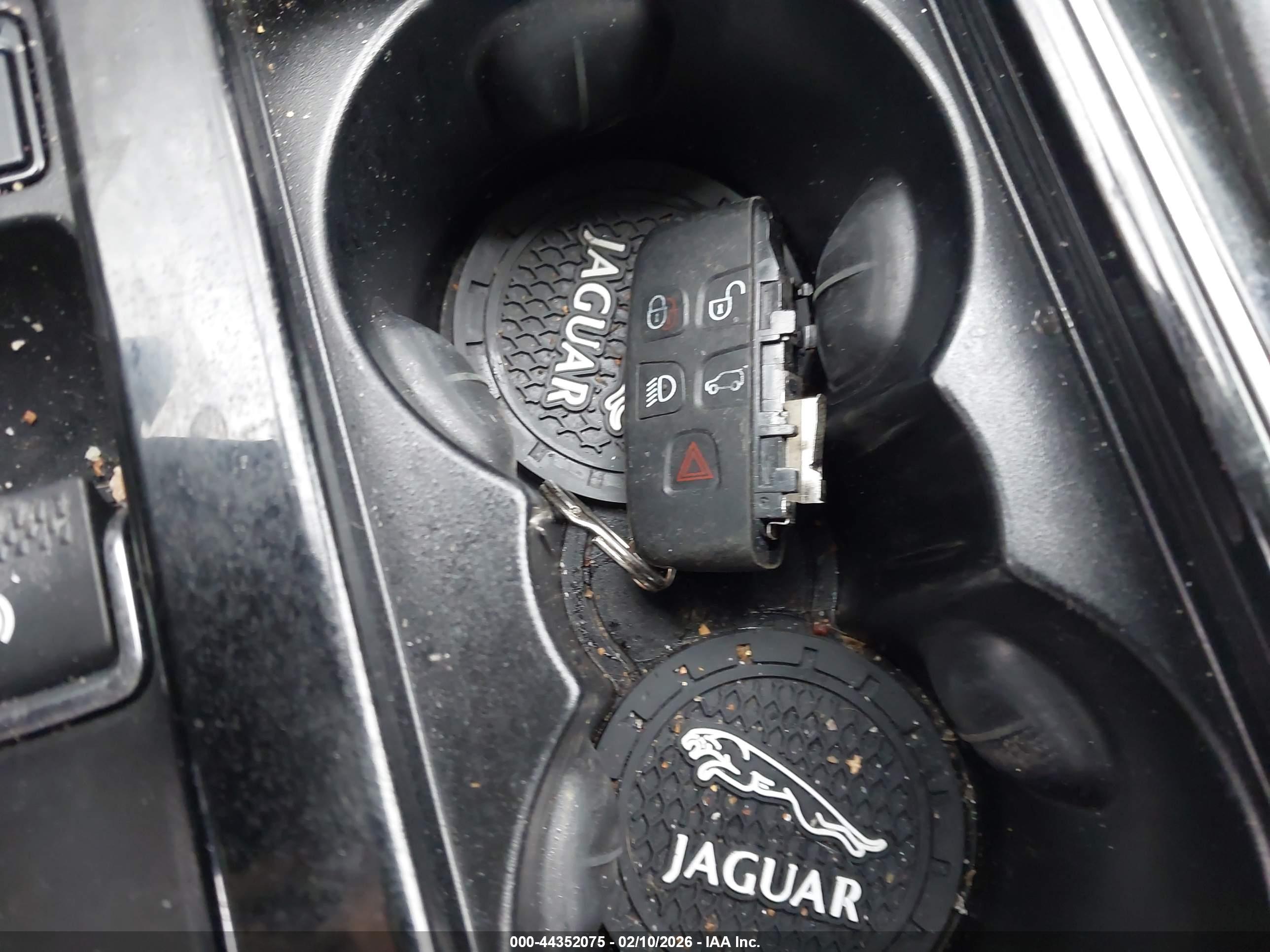 JAGUAR F-PACE image 11