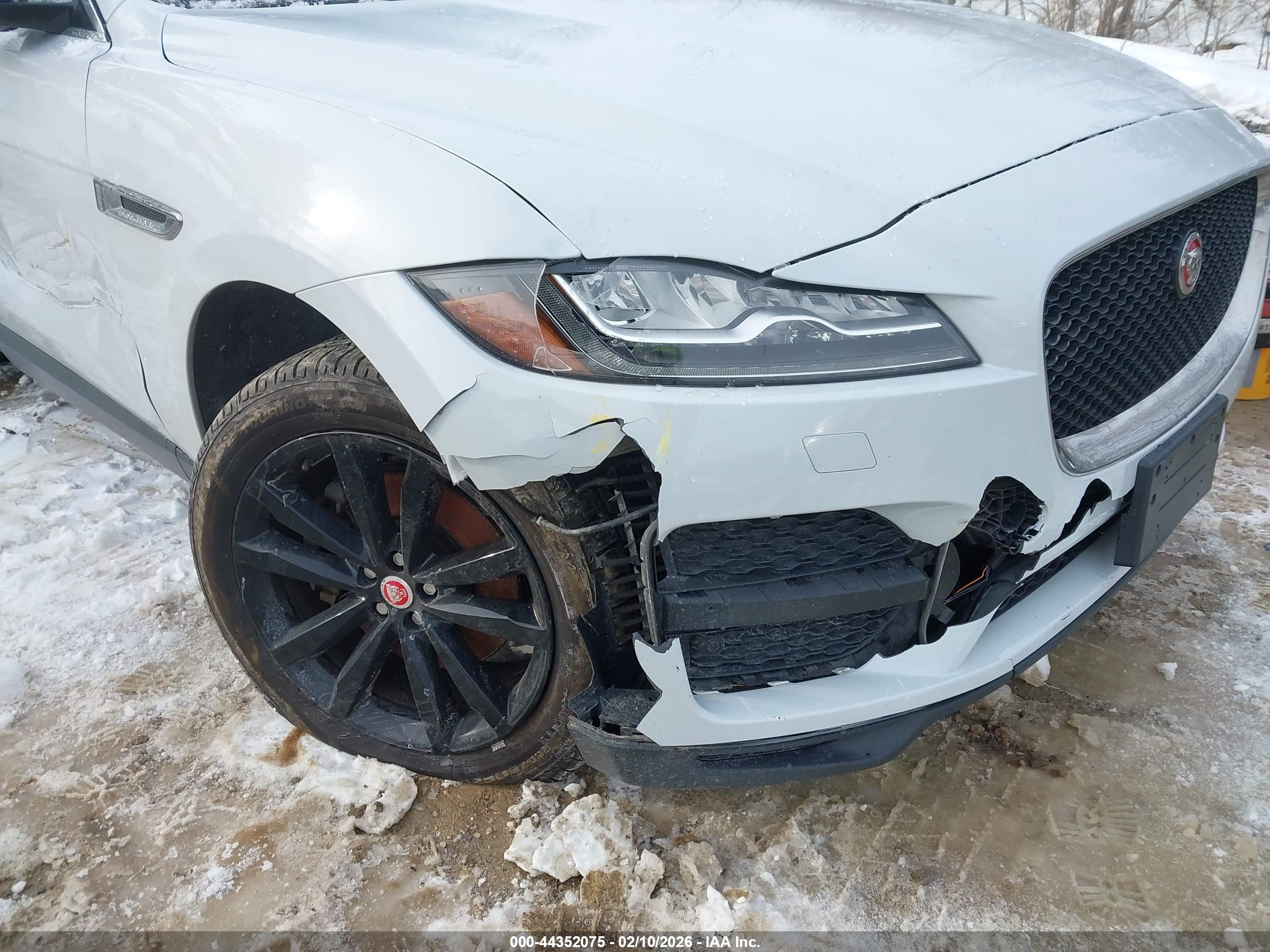 JAGUAR F-PACE image 6