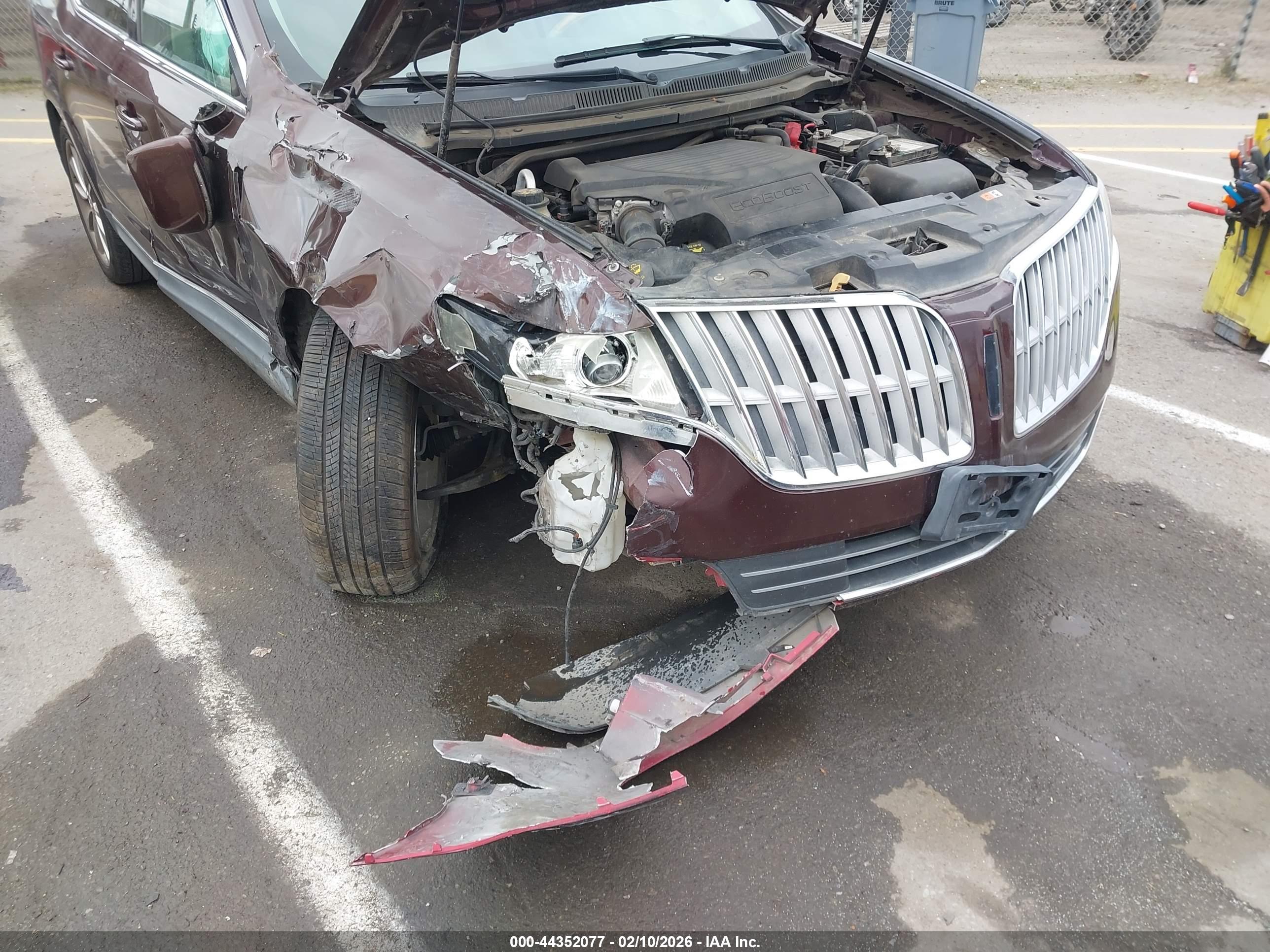LINCOLN MKT image 6