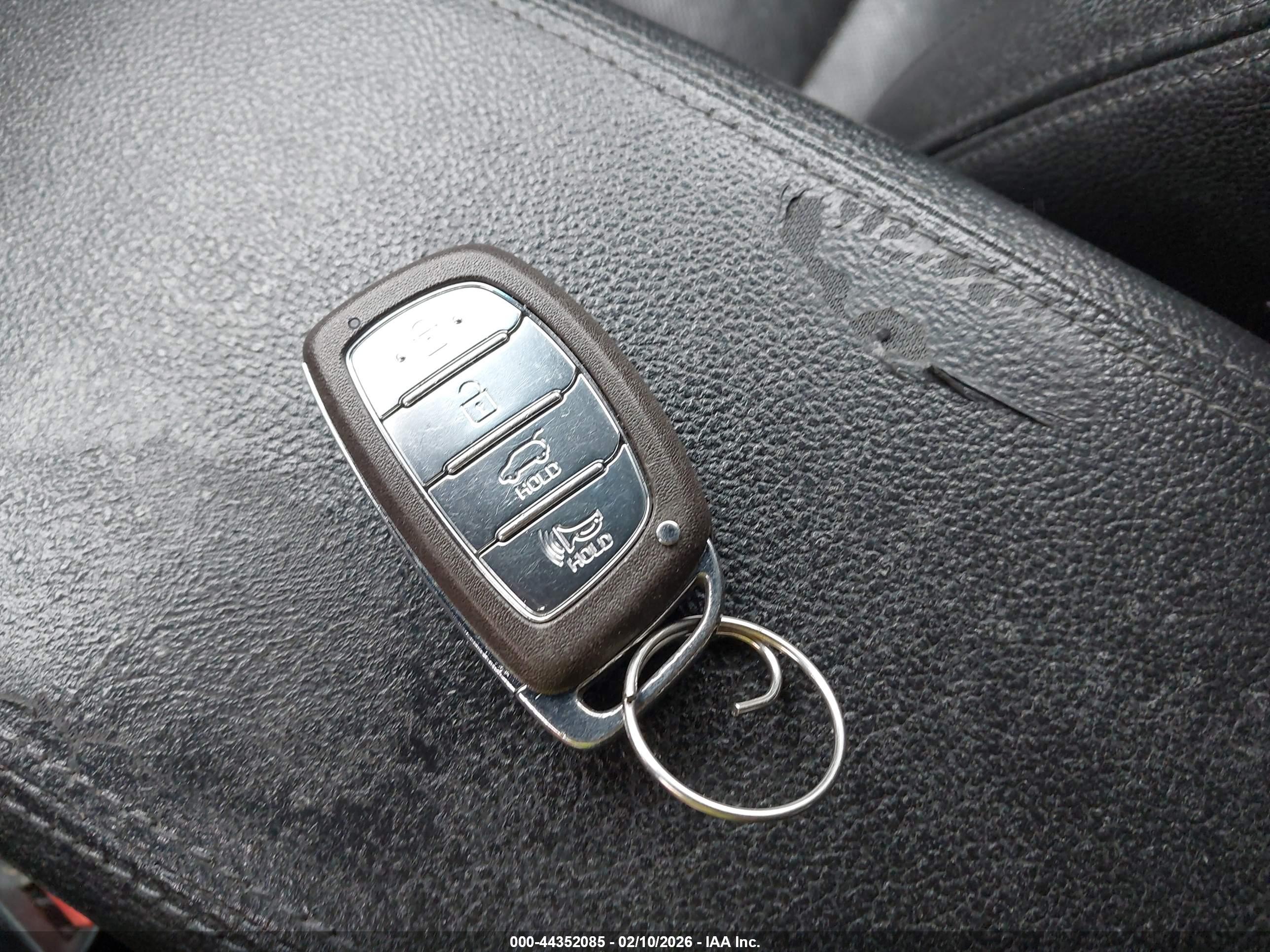HYUNDAI TUCSON image 11