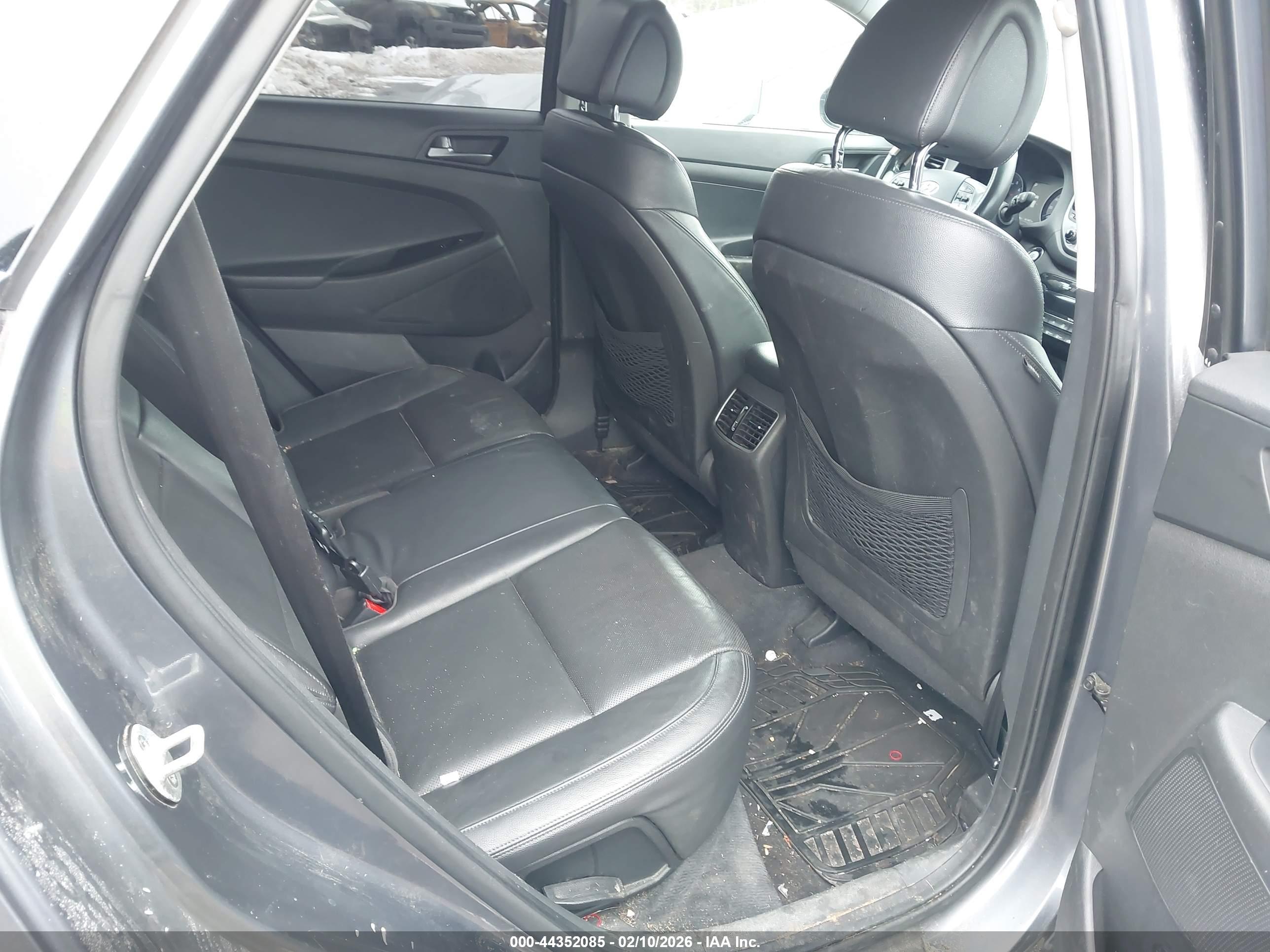 HYUNDAI TUCSON image 8