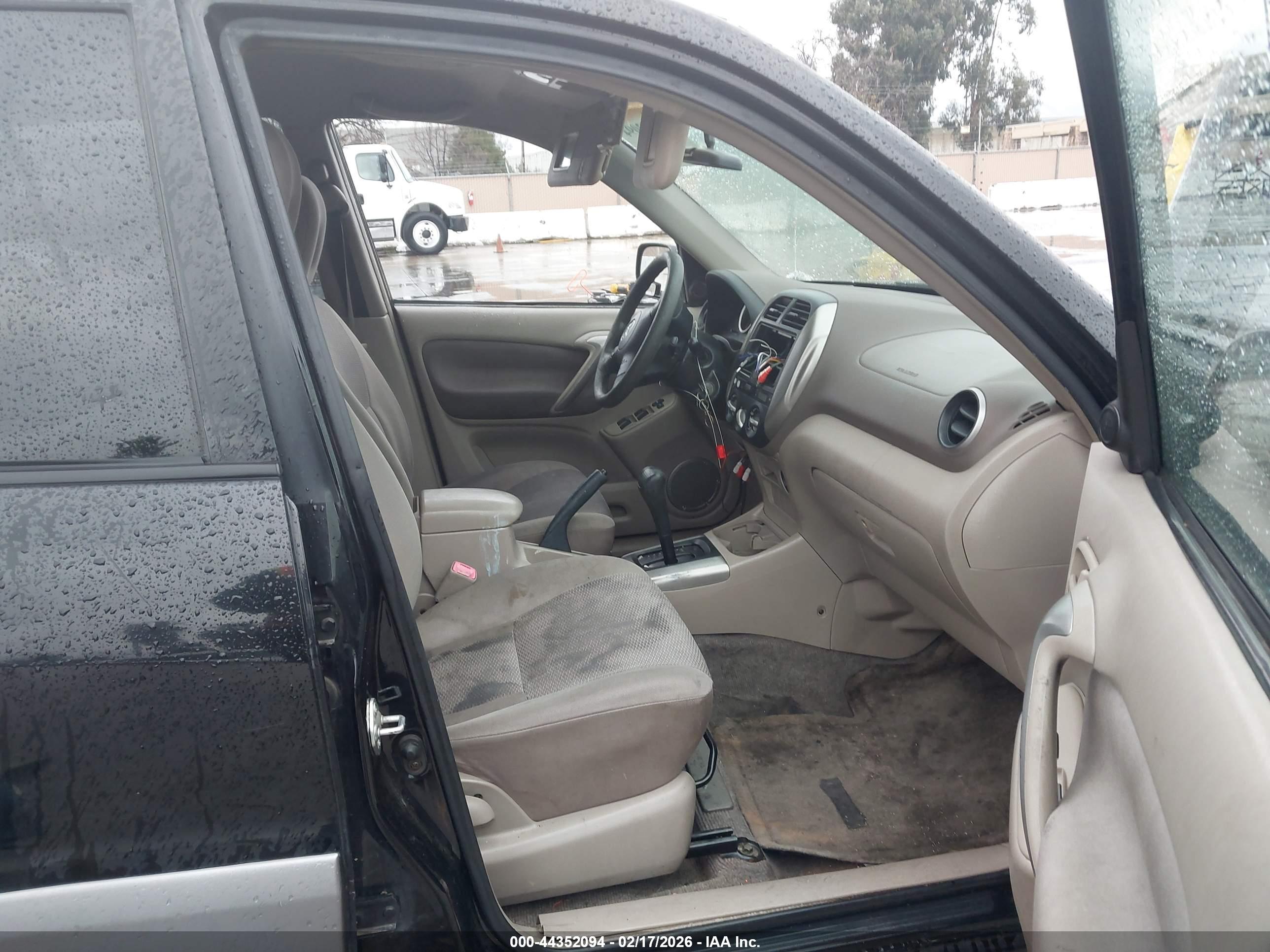 TOYOTA RAV4 image 5