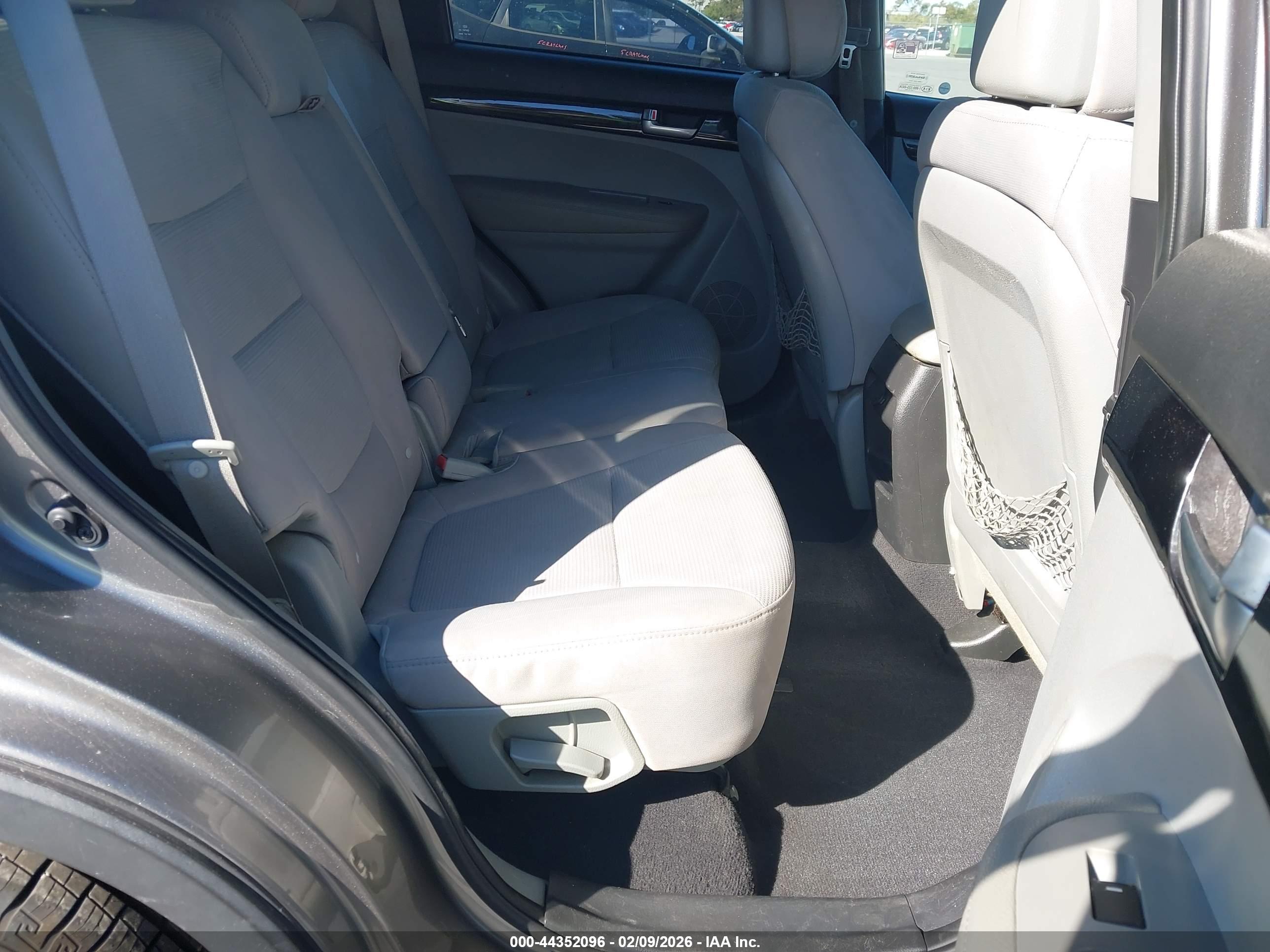 KIA SORENTO image 8