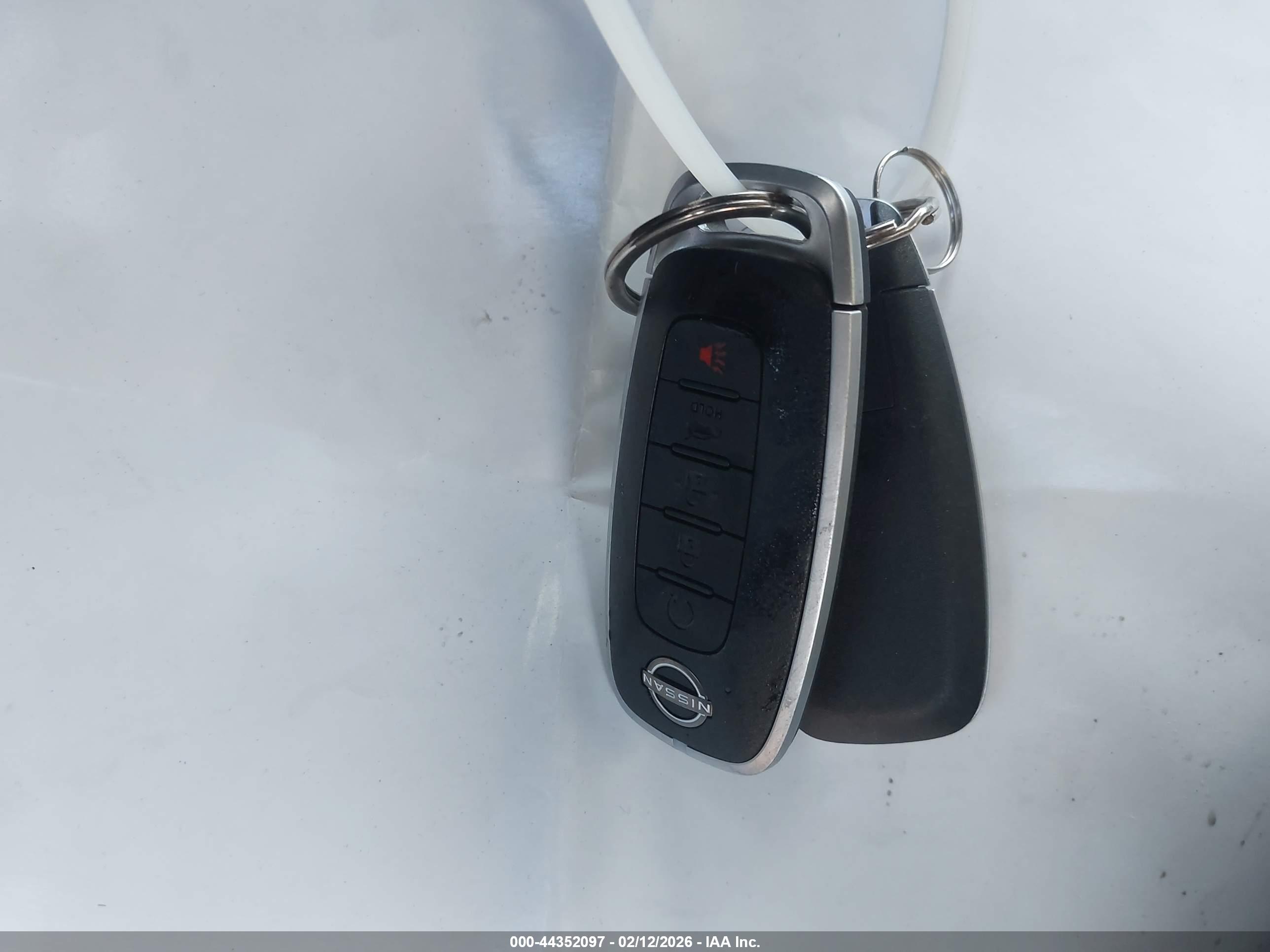 NISSAN ROGUE image 11