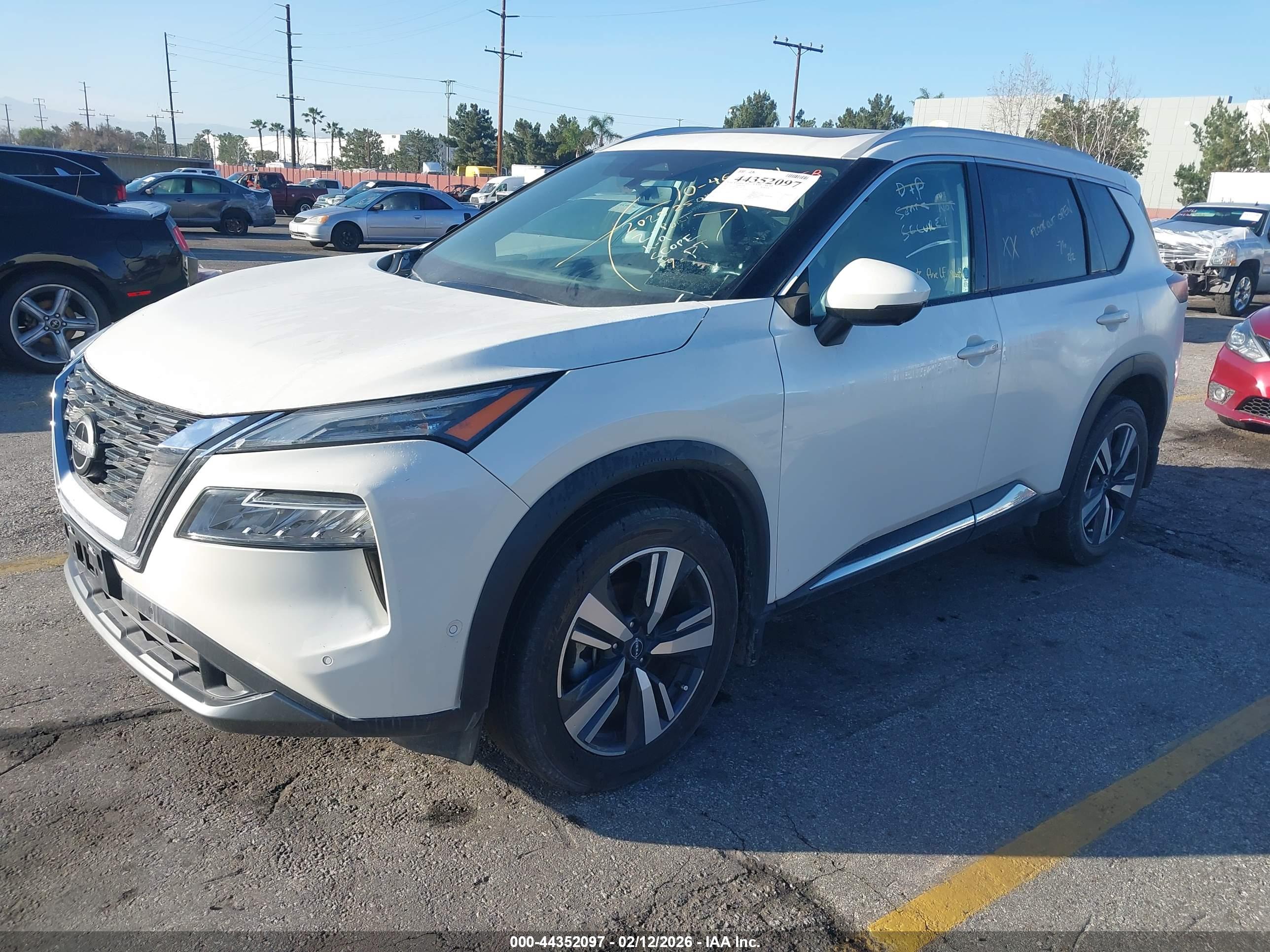 NISSAN ROGUE image 2